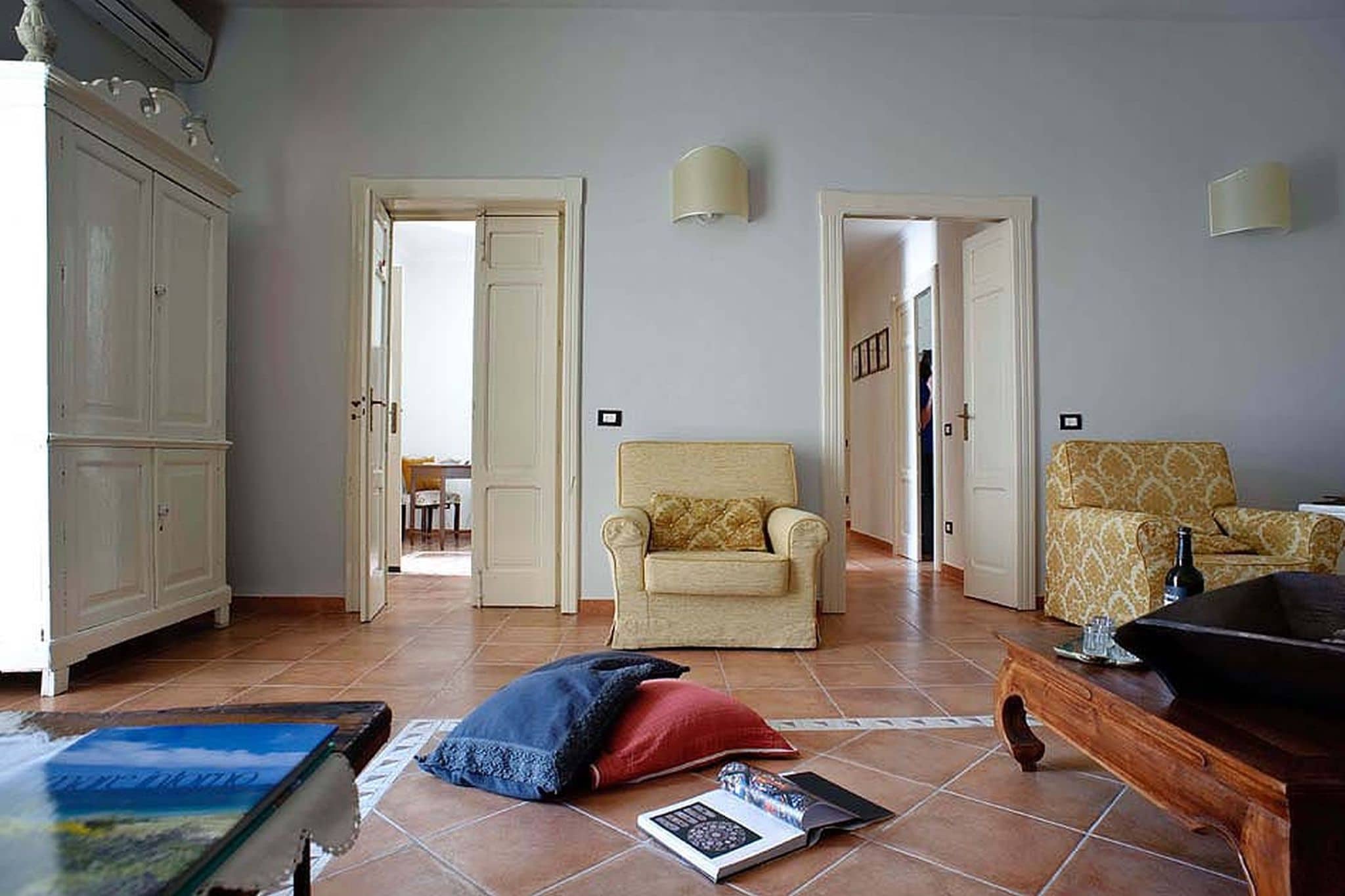 Ancient countryside residence with pool, in the heart of the Baroque Sicily.