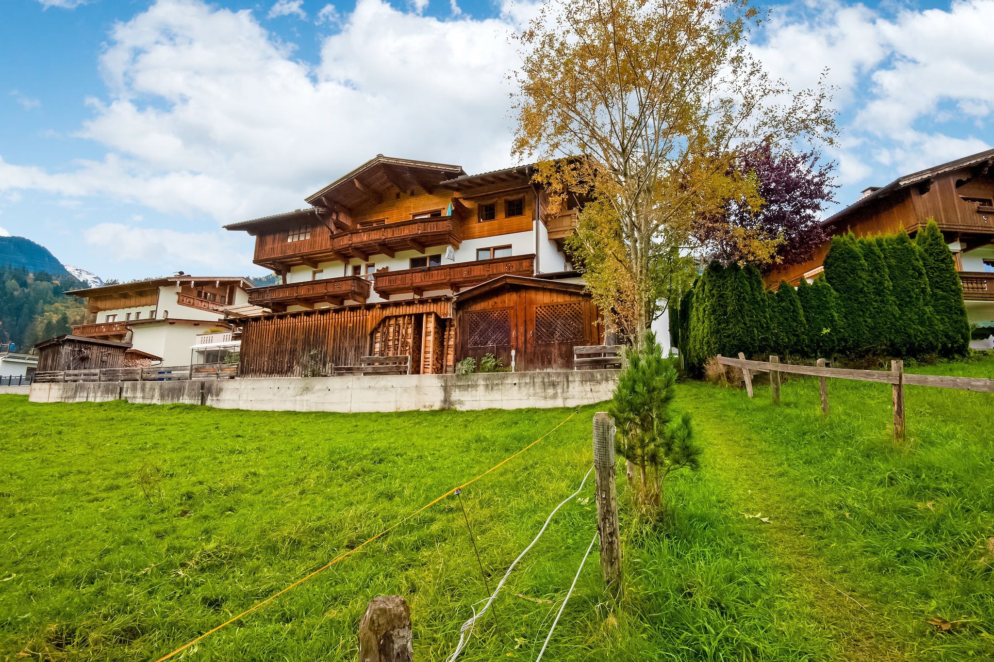 On the 2nd floor: (hall, Large kitchen(TV(flatscreen, satellite), electric kettle, cooker(4 ring stoves), hood, coffee machine, oven, fridge-freezer), bedroom(double bed), bathroom(shower(unit), washbasin, toilet, hairdryer))\n\nski storage, ski boot heaters, balcony, heating(central), garden furniture, parking, parasol, children\'s bed