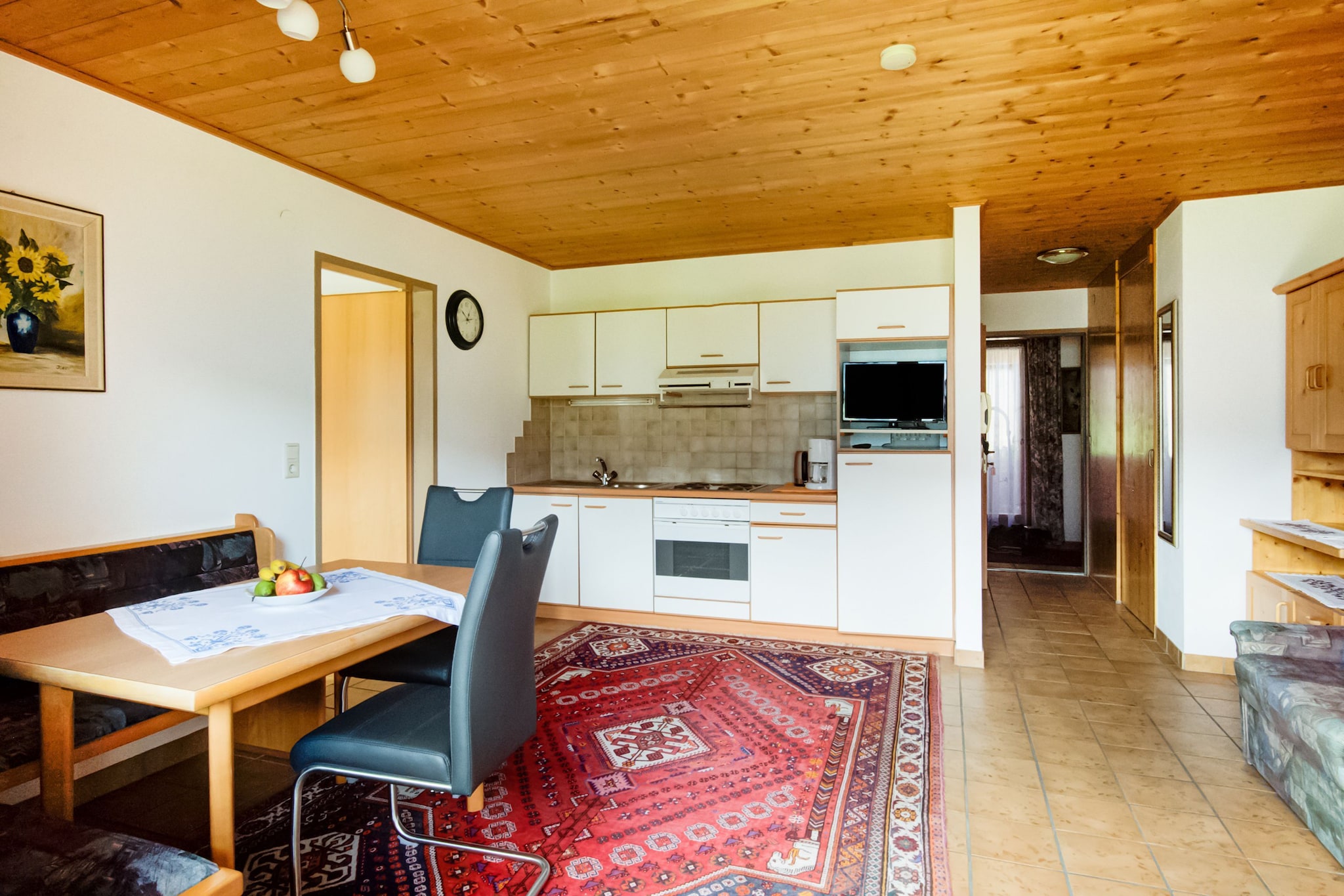 On the 2nd floor: (hall, Large kitchen(TV(flatscreen, satellite), seating area, hob(4 ring stoves, ceramic, electric), electric kettle, hood, coffee machine, oven, fridge-freezer), bedroom(double bed), bathroom(shower(unit), washbasin, hairdryer), toilet)\n\nski storage, ski boot heaters, balcony, heating(central), garden furniture, parking, parasol