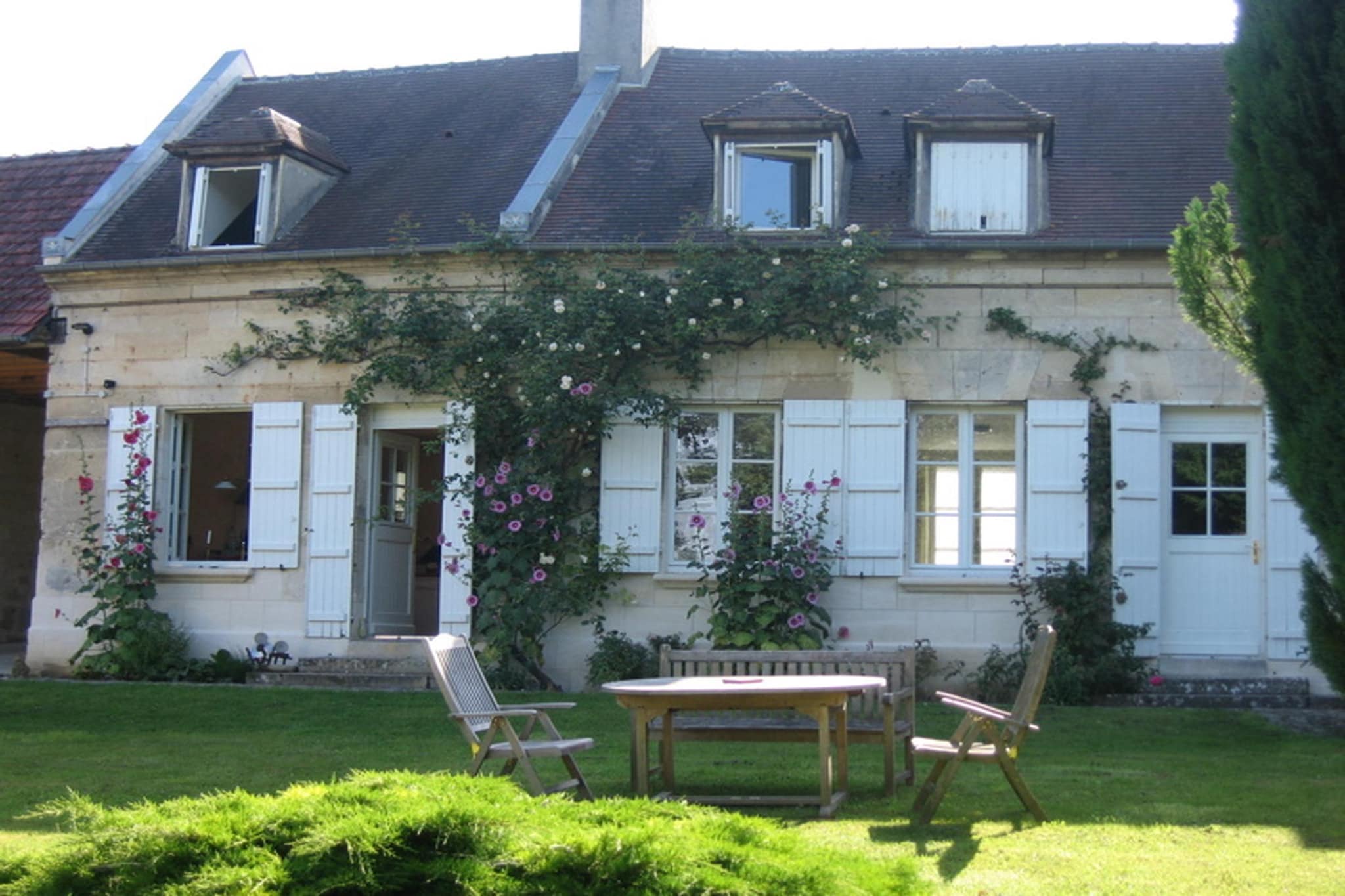 Mansion in Machemont with Private Garden, BBQ & Fireplace