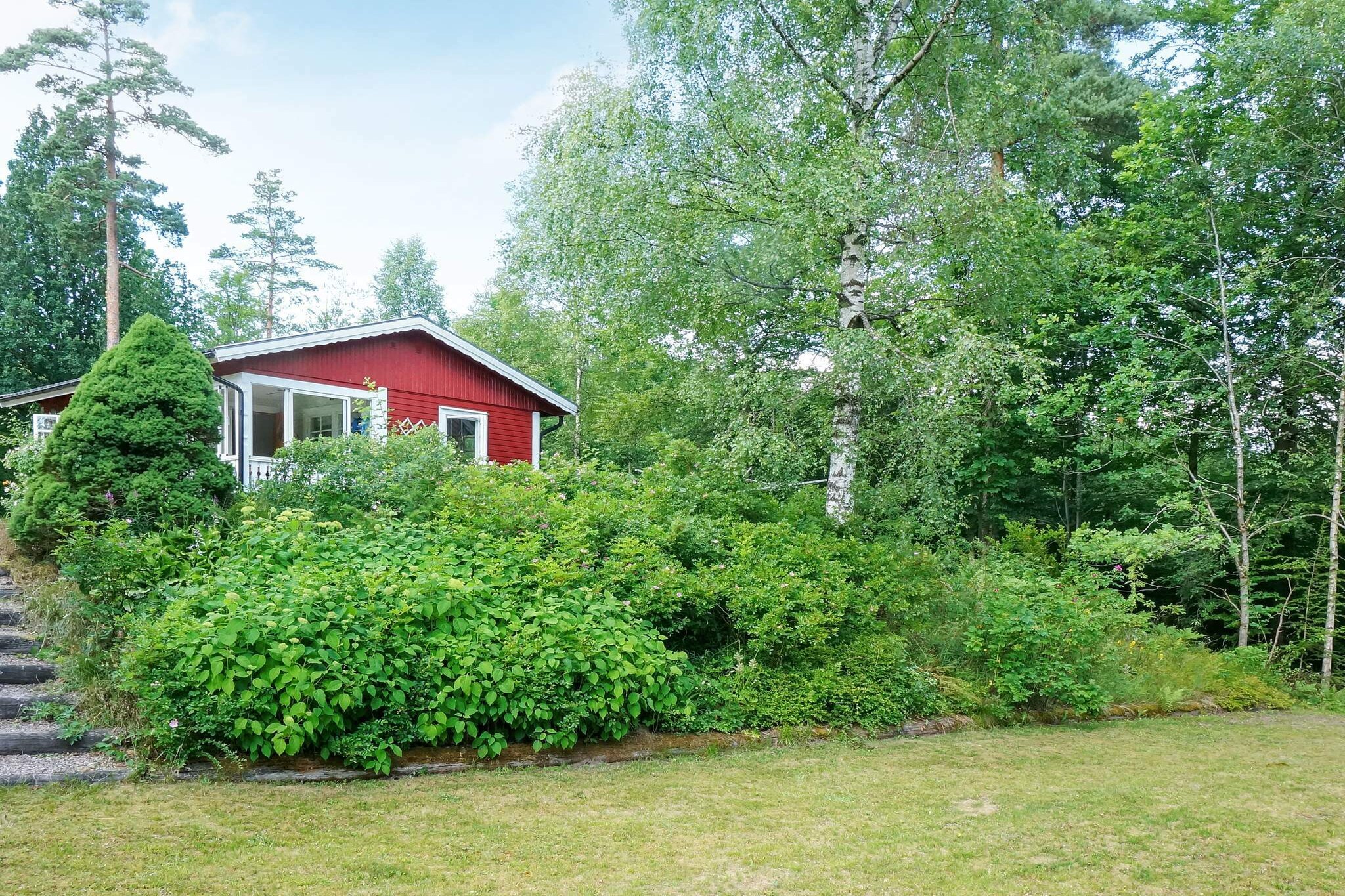 open kitchen(cooker(electric), hood, microwave, dishwasher, fridge, freezer(60-99L), high chair), Living/bed room(chromecast), bedroom(2x single bed, children\'s bed), bedroom(2x bunk bed), bathroom(washbasin, shower, toilet), conservatory(garden furniture, BBQ), heating(electric)