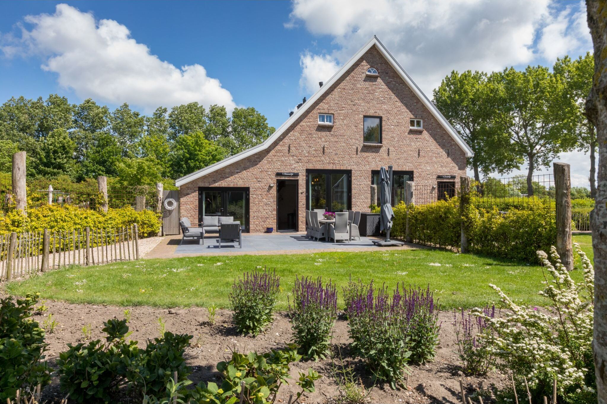 Majestic mansion in Vrouwenpolder with private garden