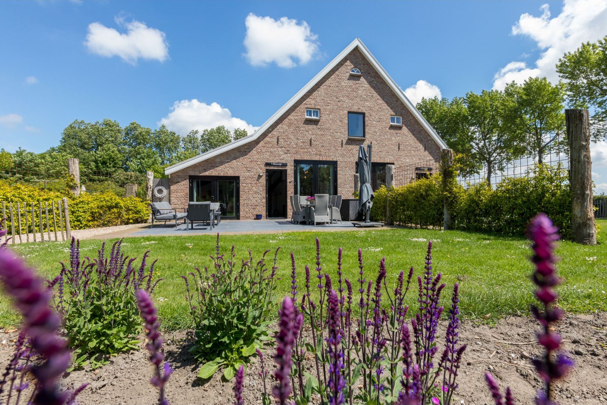 Majestic mansion in Vrouwenpolder with private garden