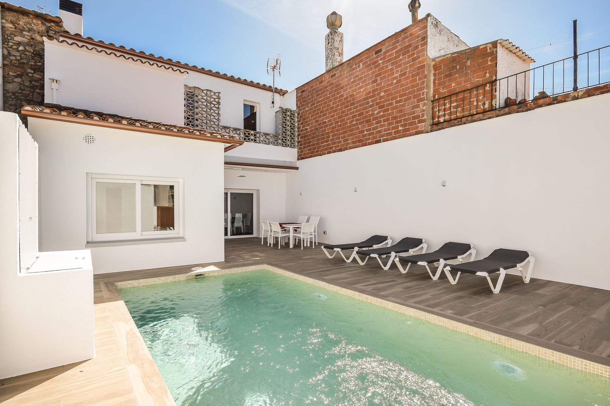 Modernes Ferienhaus in Katalonien mit privatem Schwimmbad
