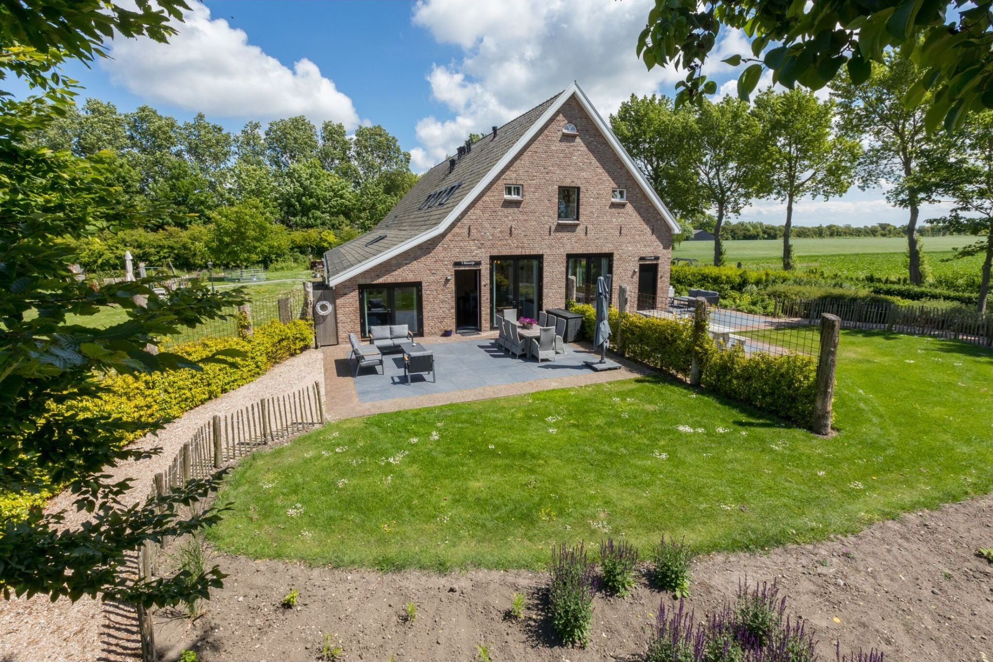 Very luxurious holiday home in beautiful Zeeland style, suitable for 7 people