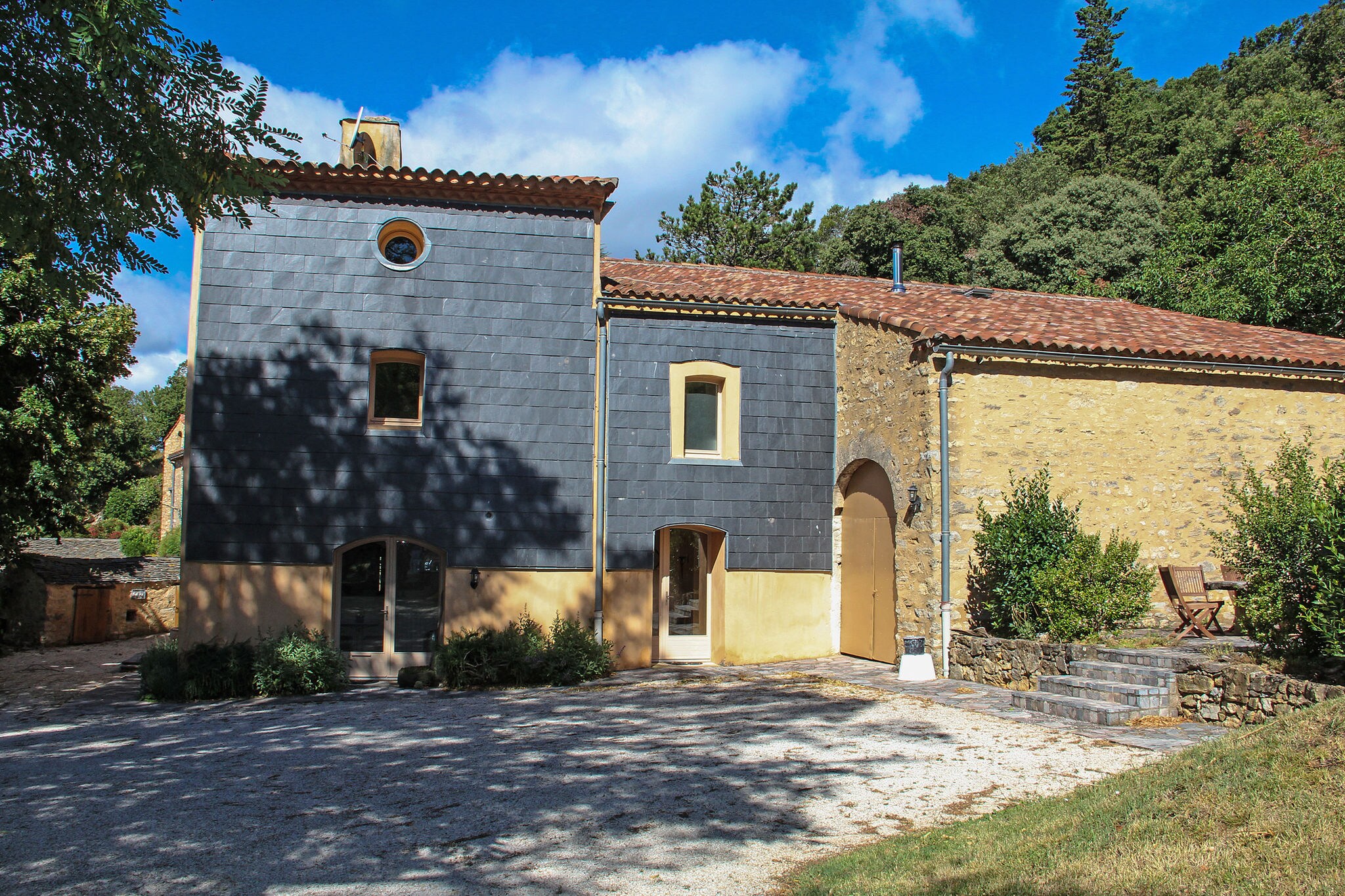 Renovated large family Mas with heated pool and diving board near Minerve