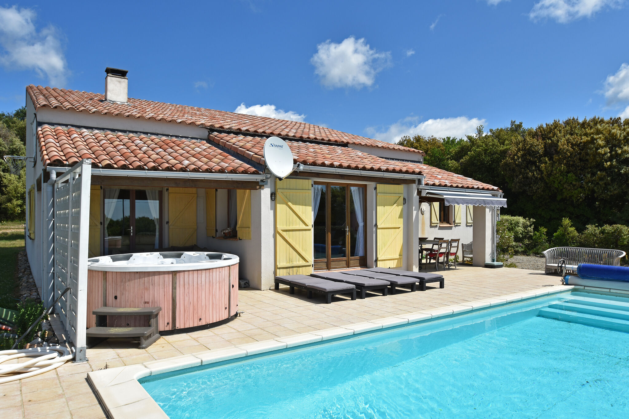 Lush villa in Vélieux with private heated swimming pool
