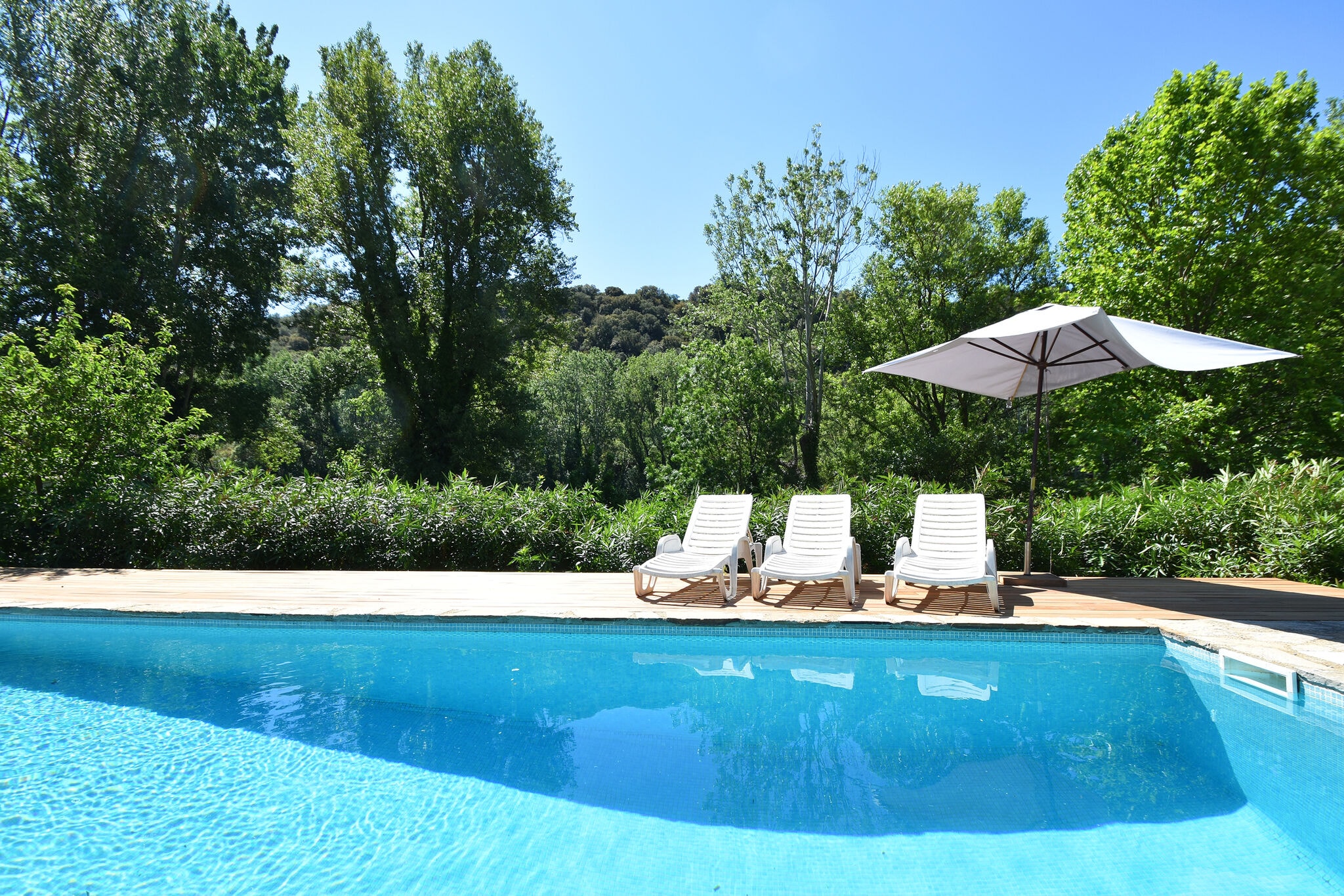 Moderne Villa in Roquebrun mit Schwimmbad
