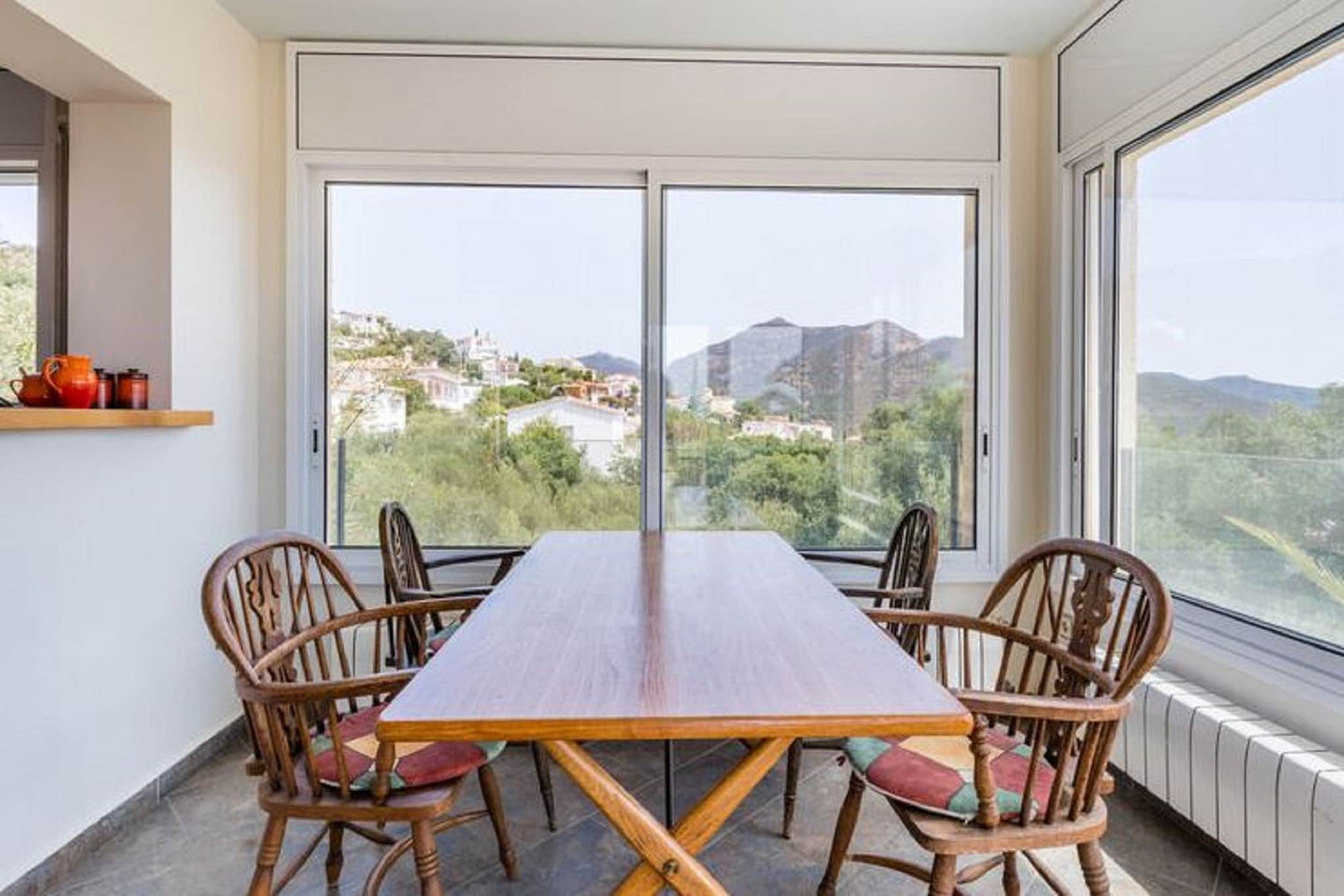 On the 1st floor: (open kitchen(TV, dining table(4 persons), fireplace, seating area, hob(induction), electric kettle, coffee machine, oven, dishwasher, fridge, washing machine, air conditioning), bedroom(single bed(90 x 200 cm), single bed(90 x 200 cm), air conditioning), bedroom(bunk bed, air conditioning), bathroom(shower, washbasin, toilet), terrace(private), garden(shared with other guests), garden furniture, swimming pool(shared with the the owner and other guests, fenced))