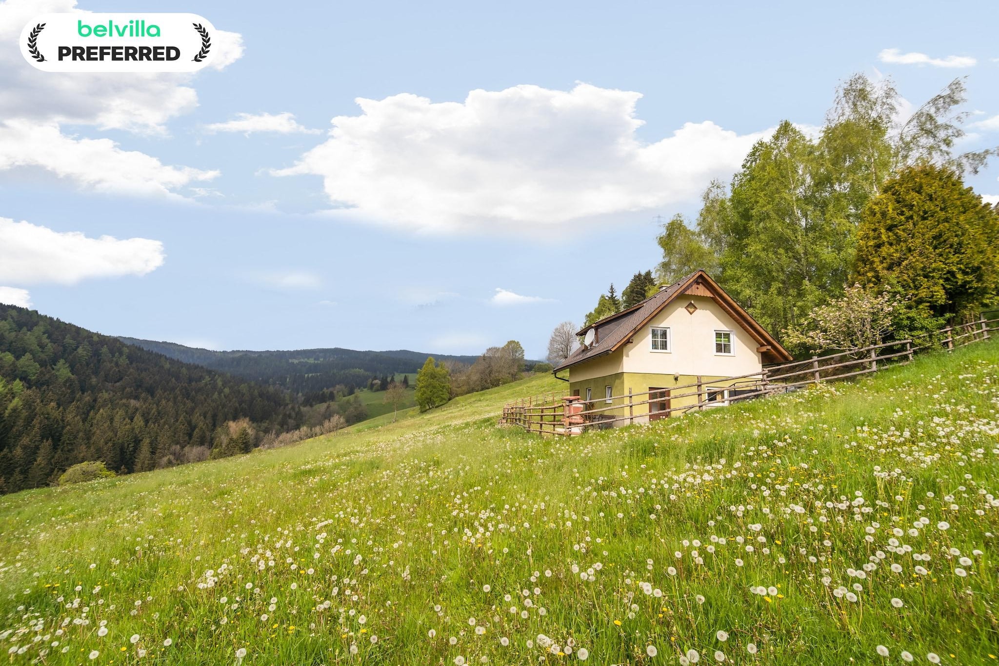 Schröllhütte-Buitenkant zomer