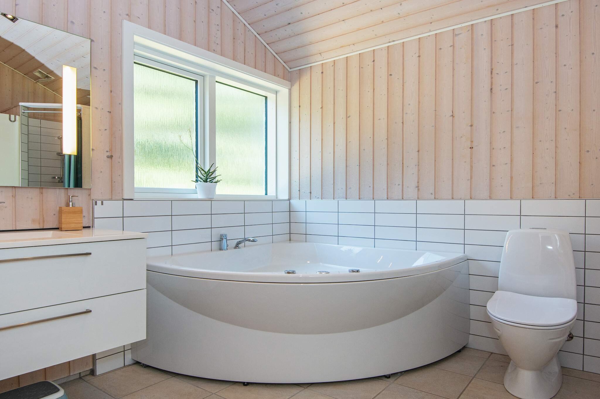 open kitchen(cooker(electric), hood, coffee machine, dishwasher, fridge-freezer, washing machine), Living/bed room(TV(cable, german television channels, danish TV channels (DR1 and TV2)), DVD player, high chair), bedroom(double bed, children\'s bed), bedroom(double bed), bedroom(2x single bed), bathroom(floor heating)(bathtub or shower, washbasin, toilet), bathroom(floor heating)(bathtub or shower, washbasin, toilet), Bubble bath(indoor, heated, 2 persons), heating(electric), terrace, terrace(roofed), BBQ, play equipment, air to air heatpump