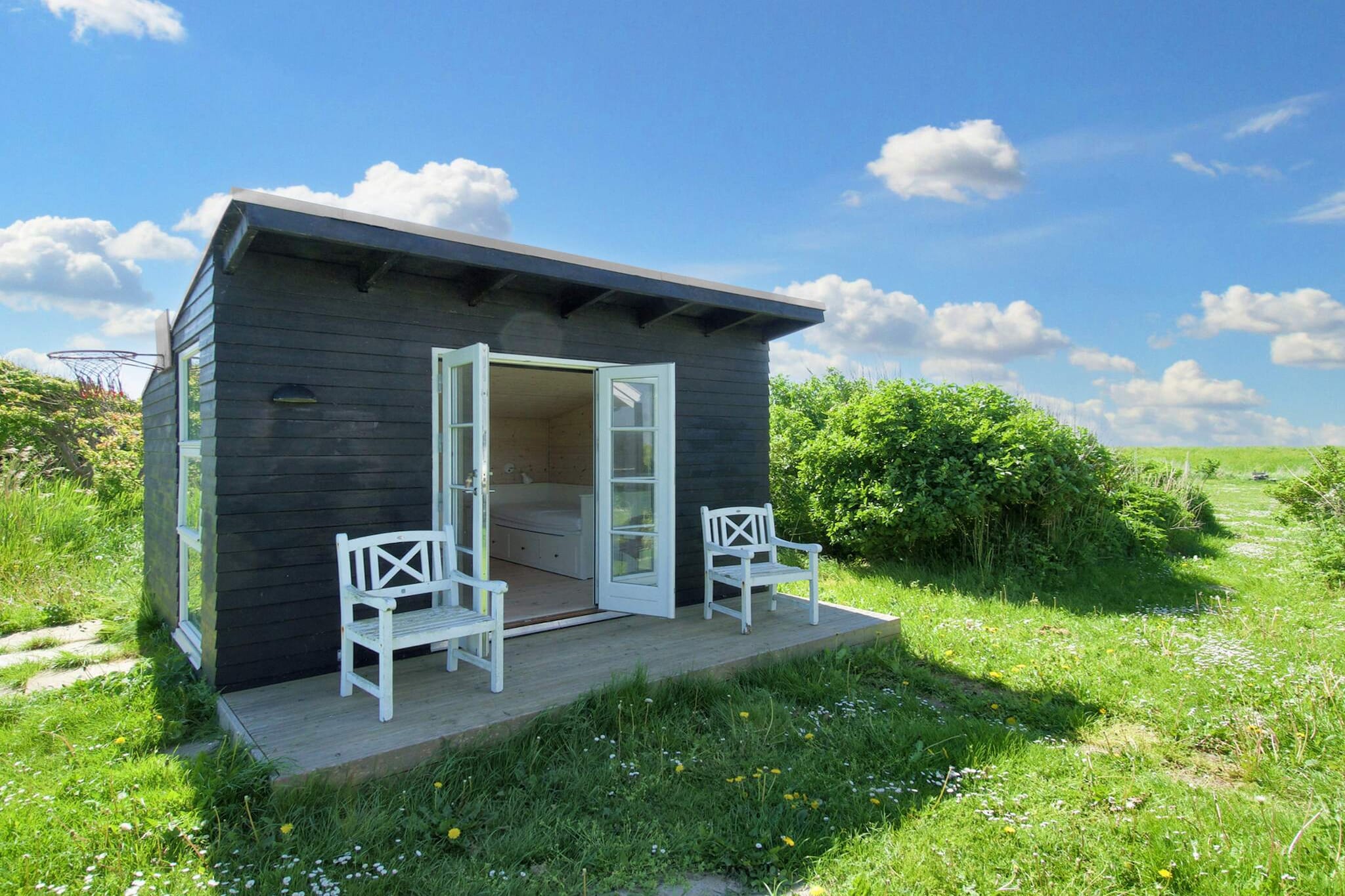 Holiday home in the 1st row and with a fantastic view of the sea at Gniben. The house has a good kitchen-dining room with a small alcove and two good bedrooms. There is a utility room and a bathroom with shower. On the covered terrace you can grill and enjoy the view, and in the large garden many good games can be played. There is a trampoline on the plot (use of this is at the tenant's own responsibility / insurance). Not for rent to youth groups.

A refundable deposit might be charged closer to your check-in date. This deposit covers utilities consumed during your stay and any additional services that may be taken. The final amount will be adjusted based on actual meter readings, actual usage of extra services, and any remaining balance will be refunded within 21 days after checkout.