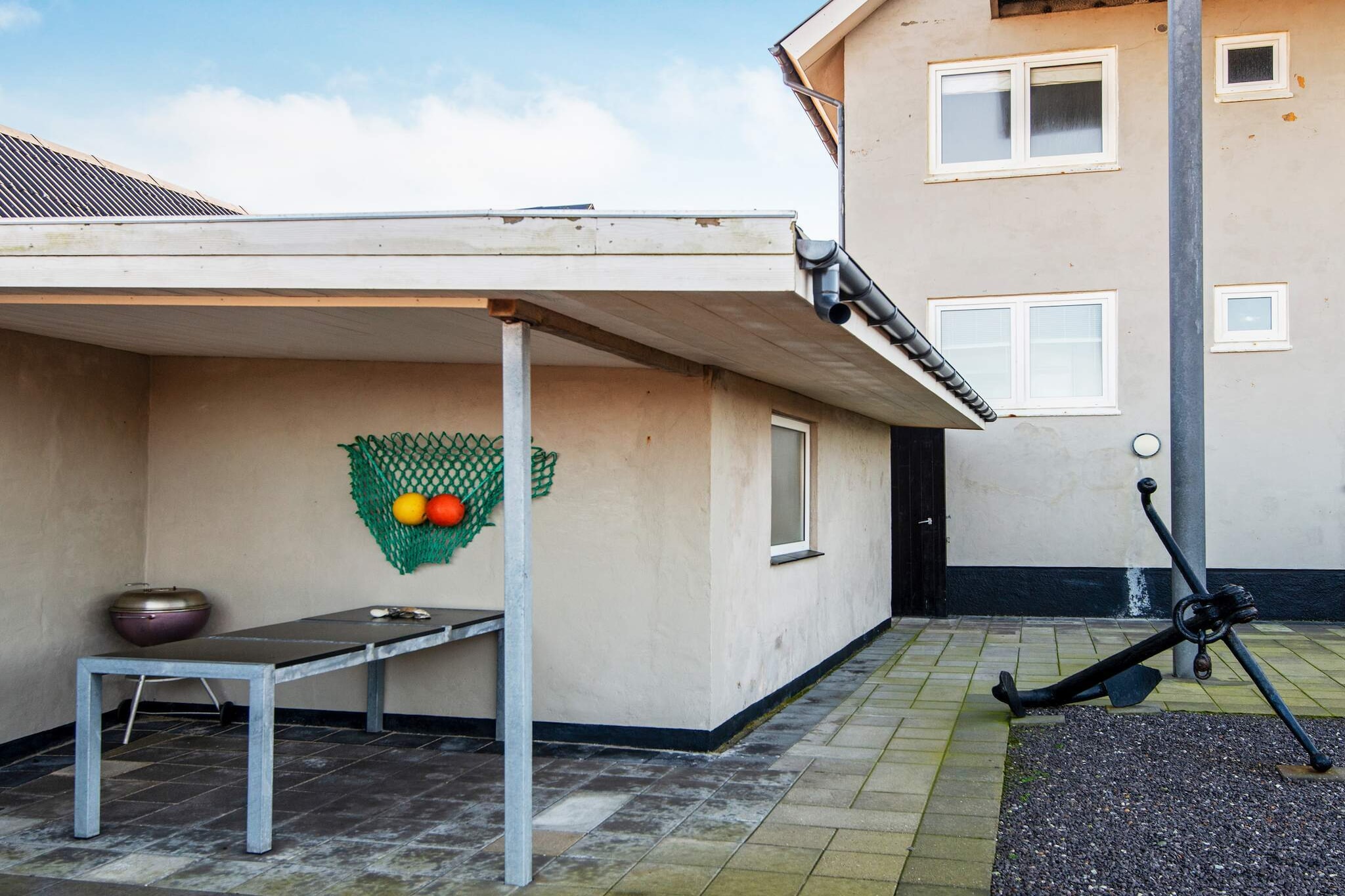 Internet Access DSL, open kitchen(cooker(electric), hood, coffee machine, microwave, freezer(100-139L), fridge-freezer, washing machine(shared with other guests)), Living/bed room(double folding bed, TV(cable, german television channels, danish TV channels (DR1 and TV2)), radio, CD player, stereo unit), bedroom(double bed), bathroom(bathtub or shower, washbasin, toilet), patio, terrace, BBQ, fish cleaning table