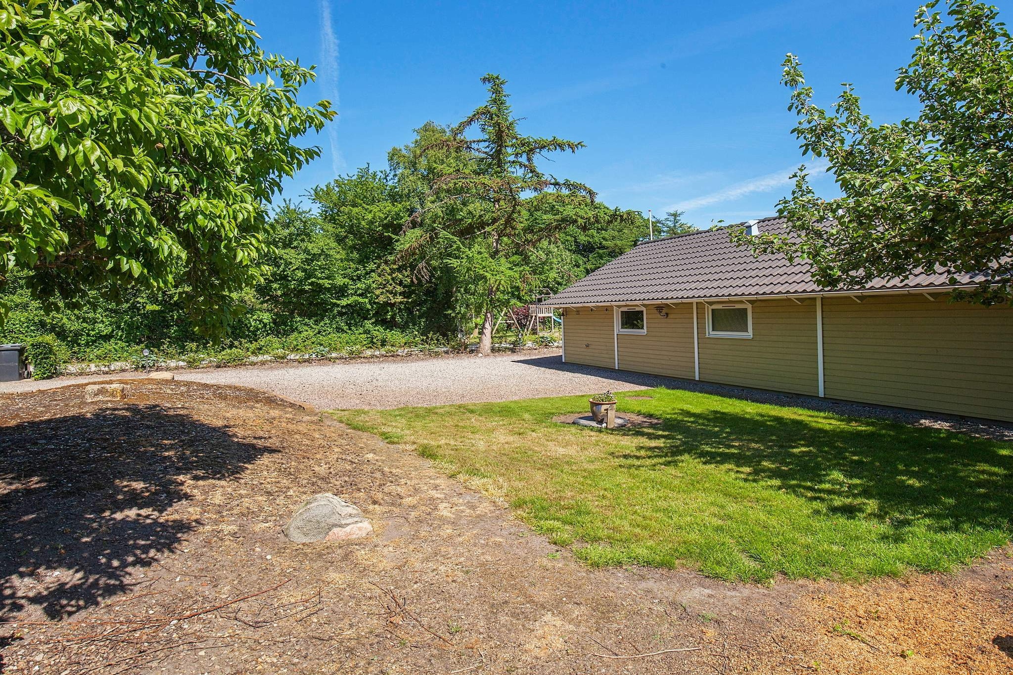 Internet Access DSL, open kitchen(cooker(electric), hood, coffee machine, microwave, dishwasher, fridge, freezer(60-99L), washing machine), Living/bed room(TV(satellite, german television channels, danish TV channels (DR1 and TV2)), radio, CD player, stereo unit, high chair), bedroom(2x single bed, cot), bedroom(2x single bed), bedroom(single bed, 2x bunk bed), bathroom(floor heating)(bathtub or shower, washbasin, toilet), Bubble bath(indoor, heated, 2 persons), heating(electric), terrace, garden, BBQ, air to air heatpump