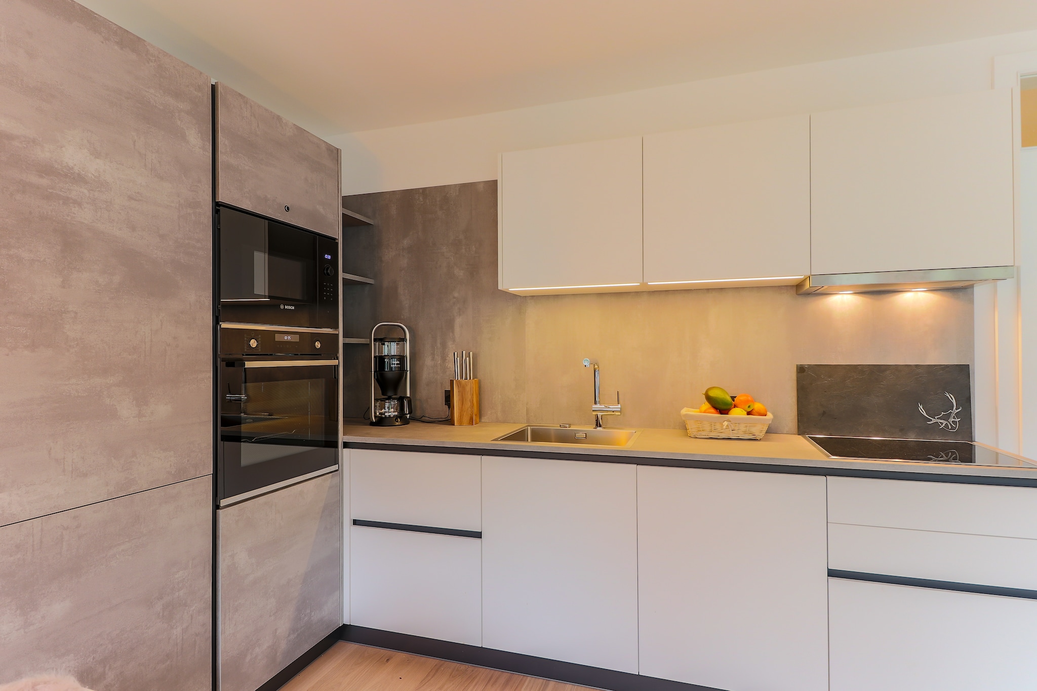 Ground floor: (Living room(TV, dining table), open kitchen(electric kettle, cooker, coffee machine, oven, microwave, dishwasher, fridge, Hand blender), bedroom(double bed), bedroom(double bed, bunk bed), bathroom(shower, washbasin, hairdryer), toilet(toilet))\n\nski storage(ski boot heaters), washing machine(paid), garden, garden furniture, BBQ, parasol, table tennis table, children\'s bed, children\'s bed, party games, parking (paying)