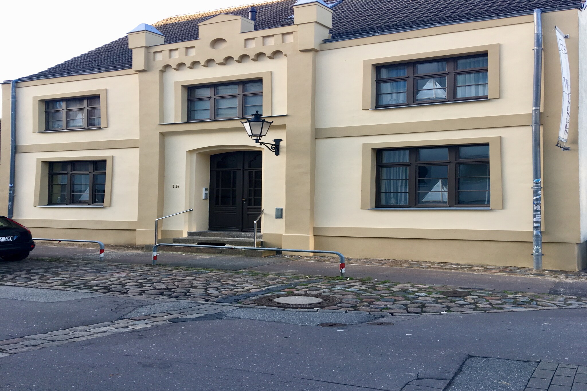 Ground floor: (Living room(single sofa bed, TV, dining table, radio), Kitchen(oven, microwave, dishwasher, fridge), bedroom(double bed), bathroom(shower, washbasin, toilet), heating)\n\nterrace(shared with other guests), parking