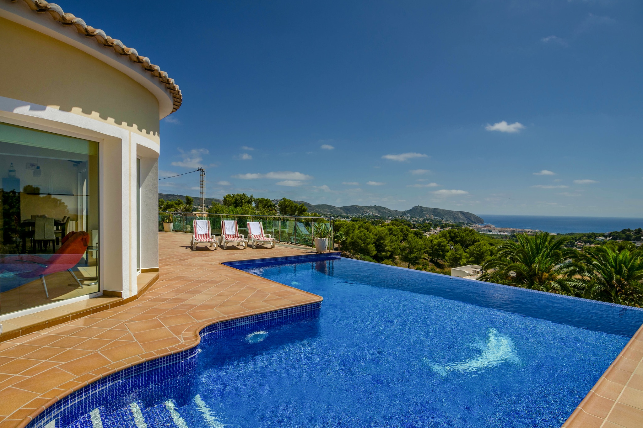 Geweldige villa in Moraira met uniek uitzicht infinity pool en buitenkeuken