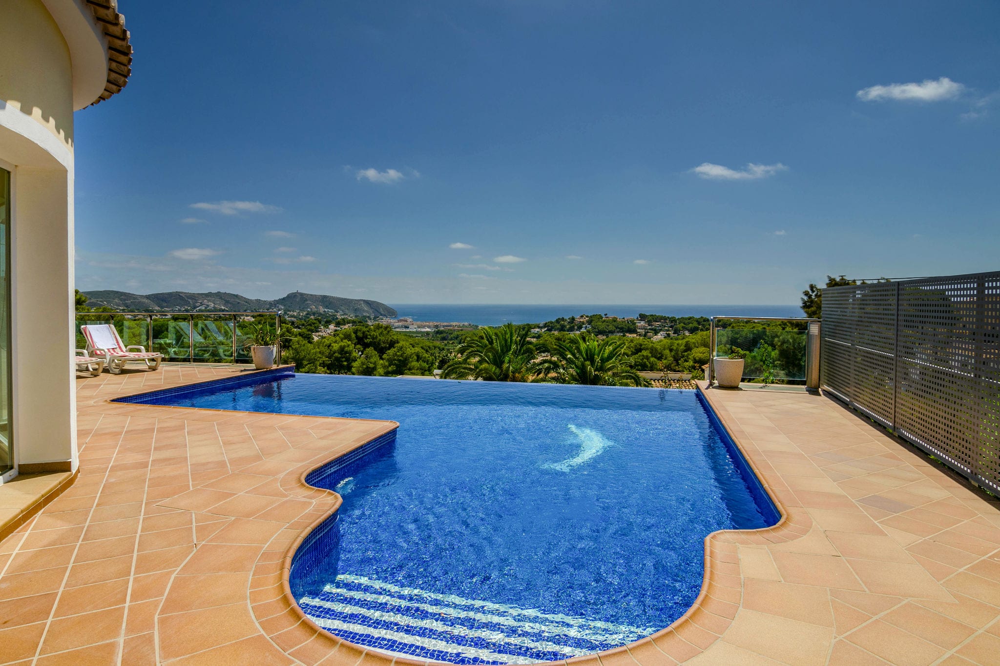Geweldige villa in Moraira met uniek uitzicht infinity pool en buitenkeuken