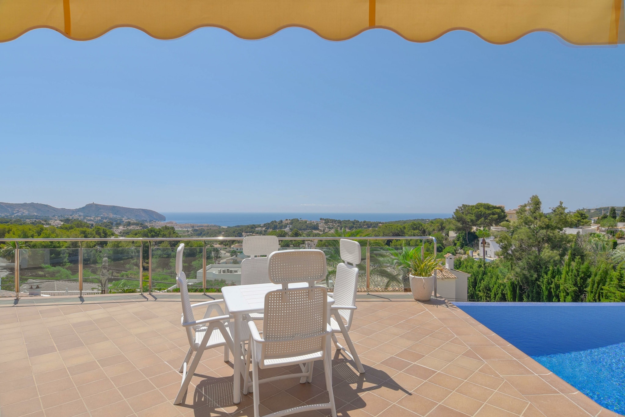 Geweldige villa in Moraira met uniek uitzicht infinity pool en buitenkeuken