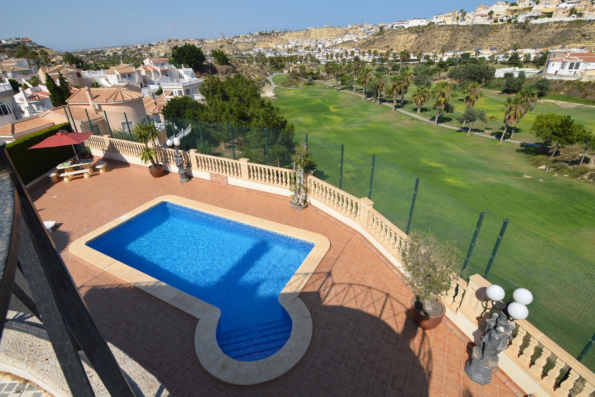 Freistehende Villa mit Pool und herrlichem Blick auf den Golfplatz La Marquesa