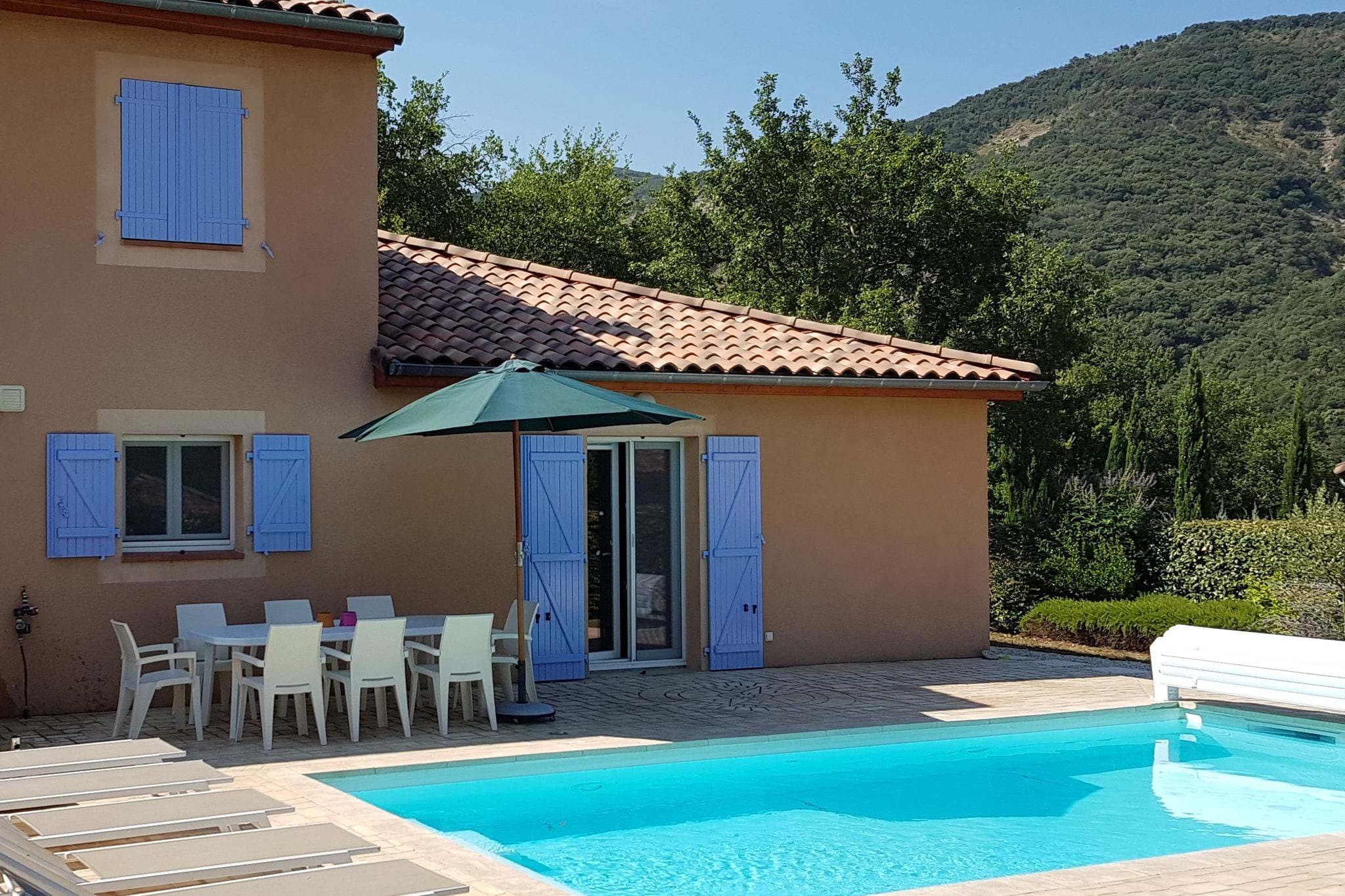 Villa moderne en Ardèche avec piscine