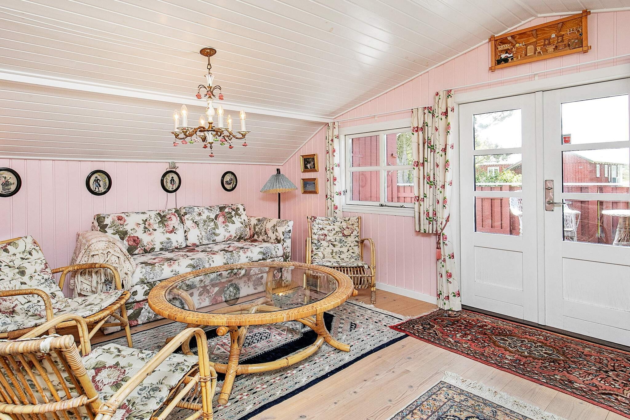 Internet Access DSL, open kitchen(cooker(electric), hood, coffee machine, microwave, dishwasher, fridge-freezer, tumble dryer, washing machine), Living/bed room(TV(cable), DVD player, CD player, stereo unit, high chair), bedroom(double bed), bedroom(double bed), bedroom(double bed), bathroom(floor heating)(bathtub or shower, washbasin, toilet), heating(electric), terrace