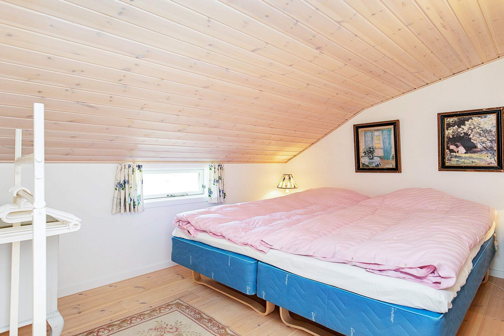 Internet Access DSL, open kitchen(cooker(electric), hood, coffee machine, microwave, dishwasher, fridge-freezer, tumble dryer, washing machine), Living/bed room(TV(cable), DVD player, CD player, stereo unit, high chair), bedroom(double bed), bedroom(double bed), bedroom(double bed), bathroom(floor heating)(bathtub or shower, washbasin, toilet), heating(electric), terrace