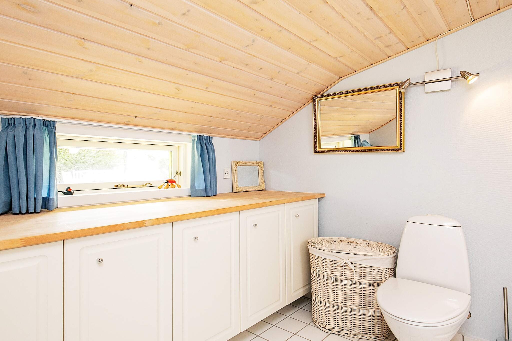 Holiday Home with Terrace & Fire Pit - Indoor