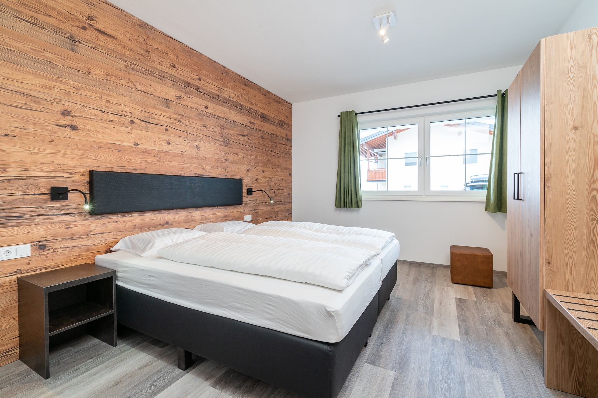 Ground floor: (hallway, Living room(TV, terrace), open kitchen(cooker, oven, microwave, fridge-freezer), bedroom(double bed), bedroom(bunk bed, bunk bed, TV), bedroom(double bed), bedroom(2x double bed), bathroom(shower, washbasin, toilet), bathroom(shower, washbasin, toilet), bathroom(shower, washbasin, toilet), toilet)\n\nOn the 1st floor: (relaxation area(shared with other guests)(shower, sauna(paid), toilet))\n\nBasement: (washing room(tumble dryer(shared with other guests), washing machine(shared with other guests)), ski storage(shared with other guests)(ski boot heaters))\n\nheating, parking, parking, lift