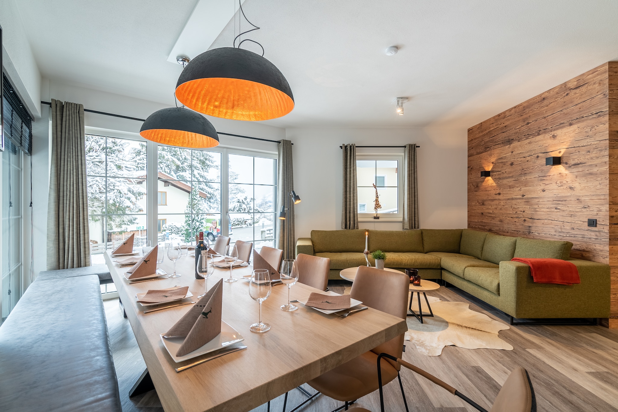 This beautiful ski-in/ski-out chalet apartment for a maximum of 12 people is located in a luxuriously built chalet apartment complex in the lively Sankt Johann im Pongau - Alpendorf in Salzburgerland. The chalet apartment complex is located almost on the slopes of the Snow Space Salzburg ski area, the slopes can be reached on foot in approx. 200 meters.

The chalet apartment is located on the ground floor, is luxuriously and generously equipped and offers a large living room with terrace, a modern open fully equipped kitchen, 4 bedrooms (one with 2 stackable beds, one with 2 double beds) and 3 spacious bathrooms. In the chalet apartment complex there is a relaxation room with a sauna (for a fee), as well as a room with a washing machine and dryer (shared with other guests) and a ski storage room (shared with other guests). Parking is available directly at the chalet apartment complex.

Alpendorf is part of St. Johann im Pongau and is located in the heart of Salzburgerland, so you can stay very centrally in both winter and summer. Around Alpendorf you will find many sights and opportunities for hiking or mountain biking. In winter, Ski amade's Snow Space Salzburg ski area with its resorts of Flachau, Wagrain and Sankt Johann im Pongau with 210 kilometers of slopes, 12 peaks and 5 valleys is at your feet. With the connection to Flachauwinkl/Zauchensee, Snow Space Salzburg is one of the 5 largest ski areas in the Austrian Alps. You can also use the same Ski Amadé pass to visit other ski areas at no additional cost.

In summer, the forest swimming pool in Sankt Johann im Pongau, the adventure swimming lake in Eben im Pongau and the Schlosshof swimming lake in Sankt Johann im Pongau offer lots of swimming fun!

There are plenty of shops for your daily needs right in town as well as a good selection of restaurants.
