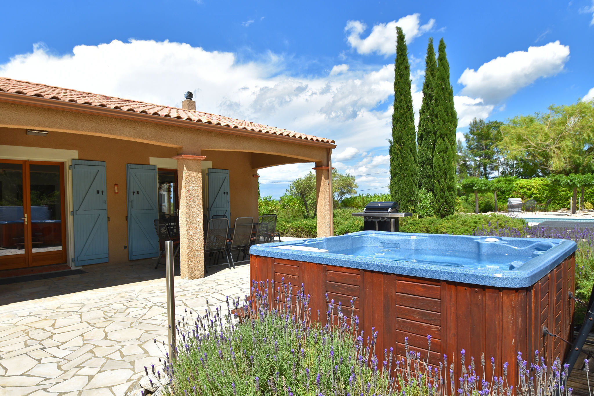Villa moderne avec piscine privée à Montbrun-des-Corbières
