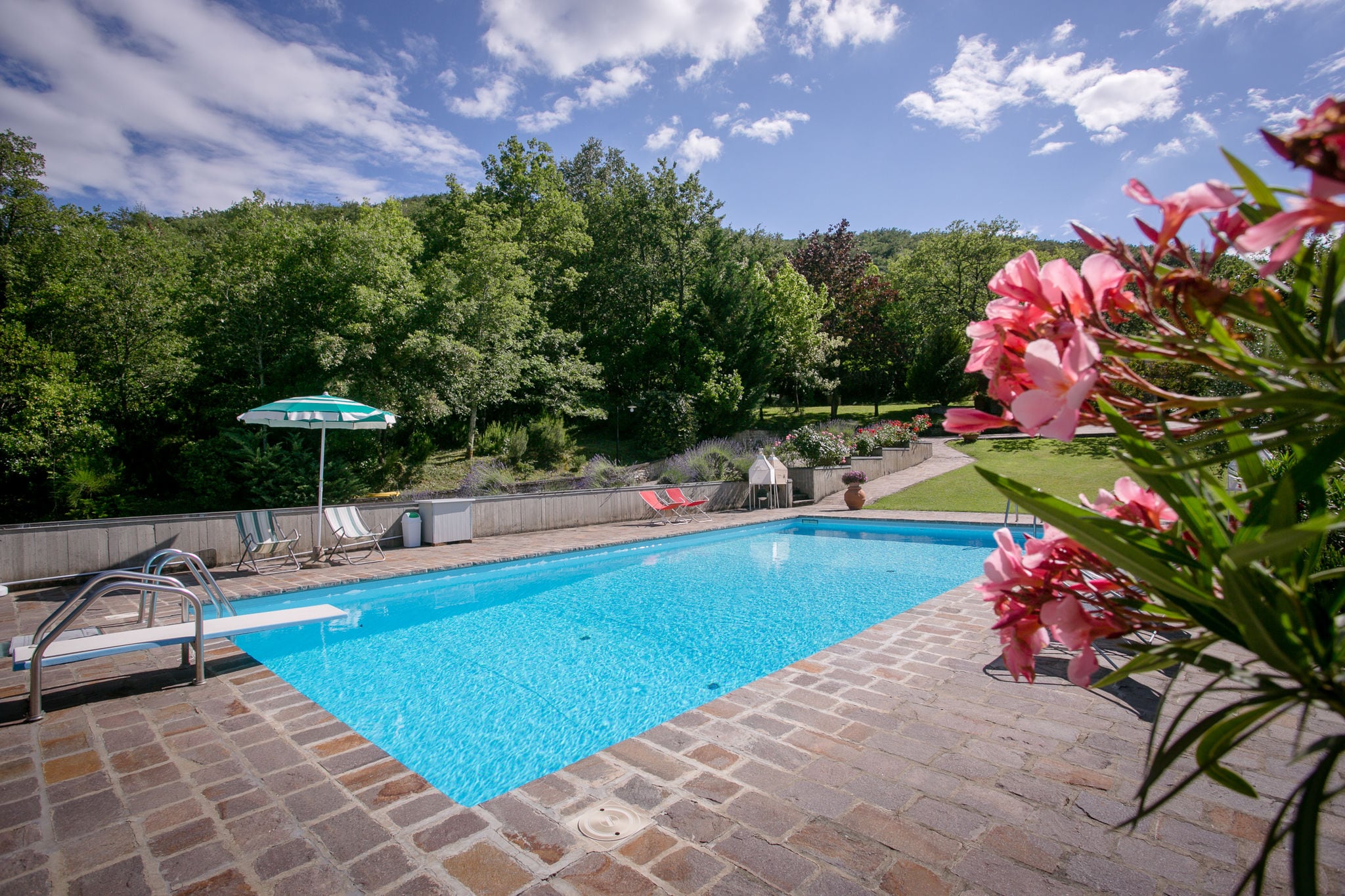 Villa on a hill with private pool, nice view, pizza oven and barbecue