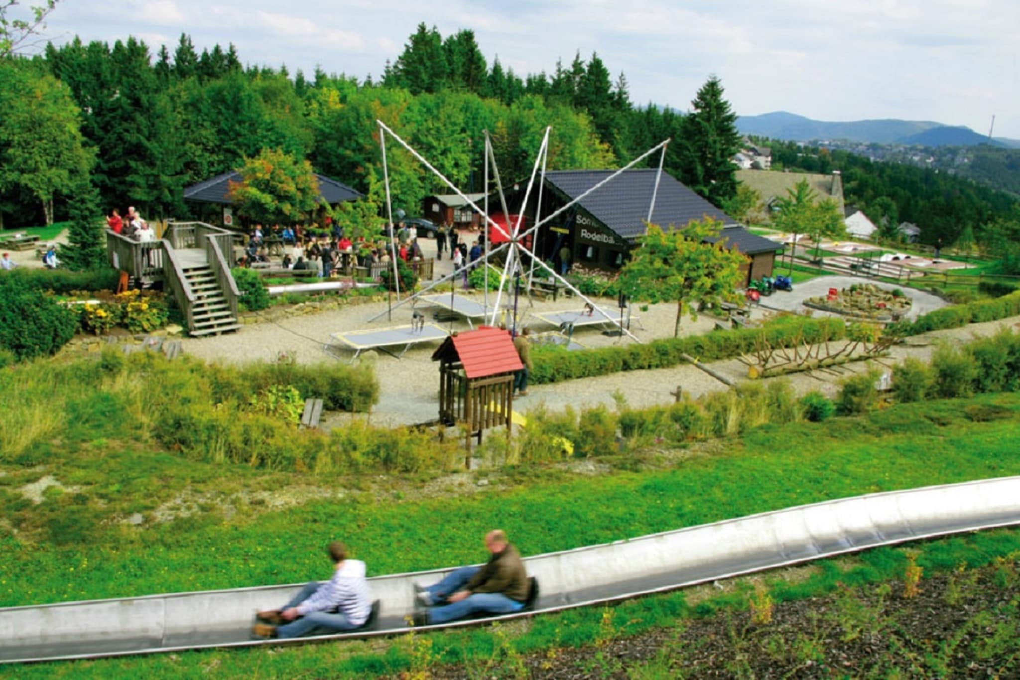 Appartement dicht bij de skiliften, met terras en carport in Winterberg