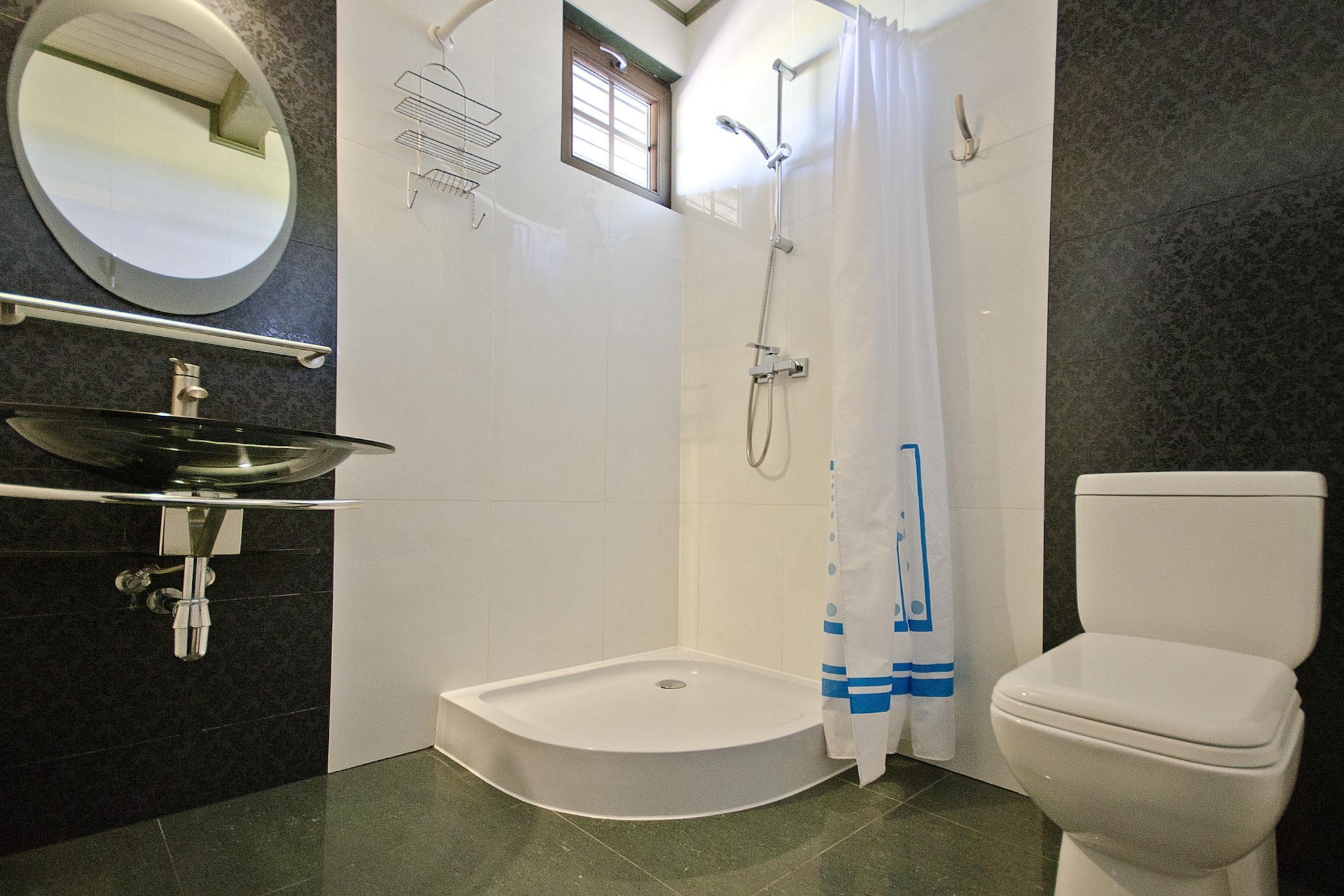 Studio-Bathroom