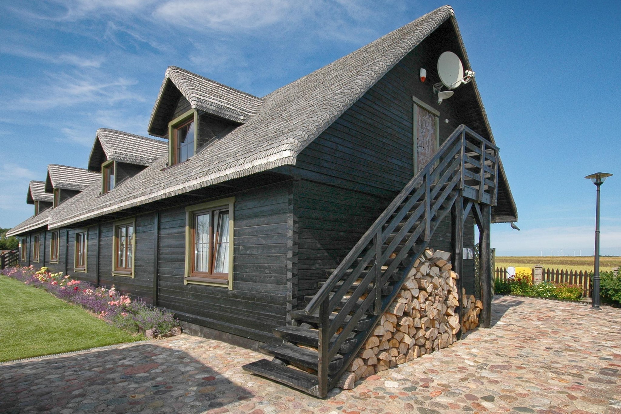 Studio-Exterior summer