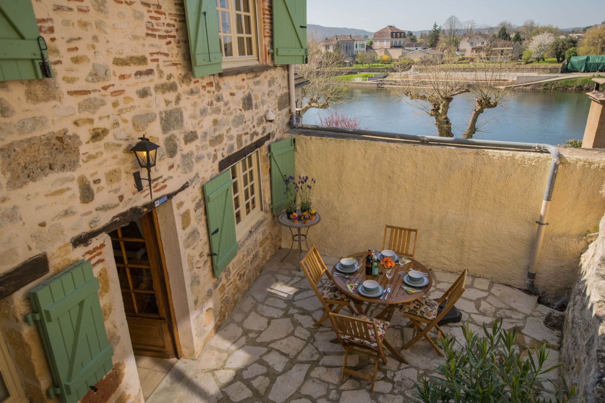 Authentic city house in the old centre of Puy L'Eveque, directly by the Lot.