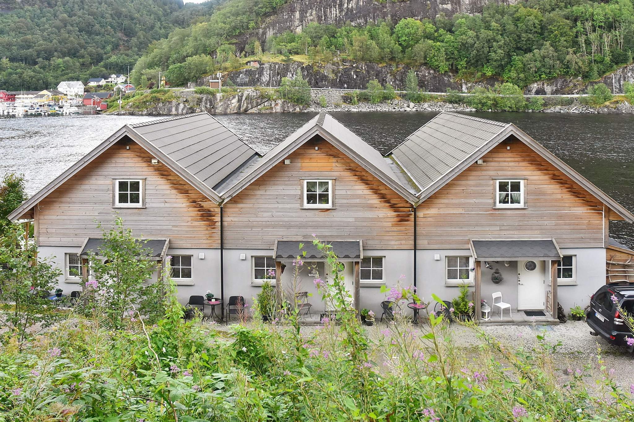 Holiday home situated on the beachfront in Leirvik by Sognefjorden in Hyllestad municipality. Here, you can fish from the covered terrace and enjoy the view while listening to the seagulls and the waves crashing against the shore. This fisherman's cabin is in the middle of three and has a covered veranda on both floors. The other two are holiday home no. 56572, and the landlord's private cabin. Free internet for surfing, no streaming Underfloor heating on the ground floor. Two of the bedrooms have doors to a covered terrace. Two of the bedrooms have two 90 cm wide folding single beds. One of these two bedrooms has a curtain into the next room which has a 120 cm wide double bed with a 90 cm wide upper bunk. The cabin is best suited for a maximum of 4 adults and 2 children up to 12 years old. Hyllestad is rich in nature experiences, from typical coastal areas to more sheltered valleys and heather moors. The coast and fjord at Hyllestad offer sea fishing. Fishing in the fjord is best in spring and autumn, but there is fish most of the year. There are also many good opportunities for fishing in freshwater and rivers, like in Espelandsvannet or in the river Lona, about 6 km away. In Hyllestad, there has been a large industry of millstone production, with exports dating back to the Viking Age. The majestic mountain Lihesten is an Eldorado for happy hikers and climbers. From the top (710 masl) there are views of the sea and the hinterland, there are also a variety of marked hiking trails in the area. The Trondheim postal route went through the municipality, and there are still impressive stone bridges left along the 40 km long stretch between Leirvik and Dale. A walk along the old post road can be done either on foot or by bicycle. Leirvik is a good starting point for day trips to attractions and activities by the Sognefjord and in Sunnfjord. An island-hopping trip along the coast with the mail boat from Solund is recommended. Bergen is a 2.5-hour drive away. It takes about 8 minutes by car to Hyllestad, and here it is possible to refuel the boat at a gas station with a card machine. Boat for rent in the marina 100 m away:  1x 18 foot boat Øien 530 F with 25 hp Yamaha, chartplotter / gps / echo sounder.  Life jackets included in the boat rental, and there is access to a covered filleting area with water and light. Payment terminal for bank cards.