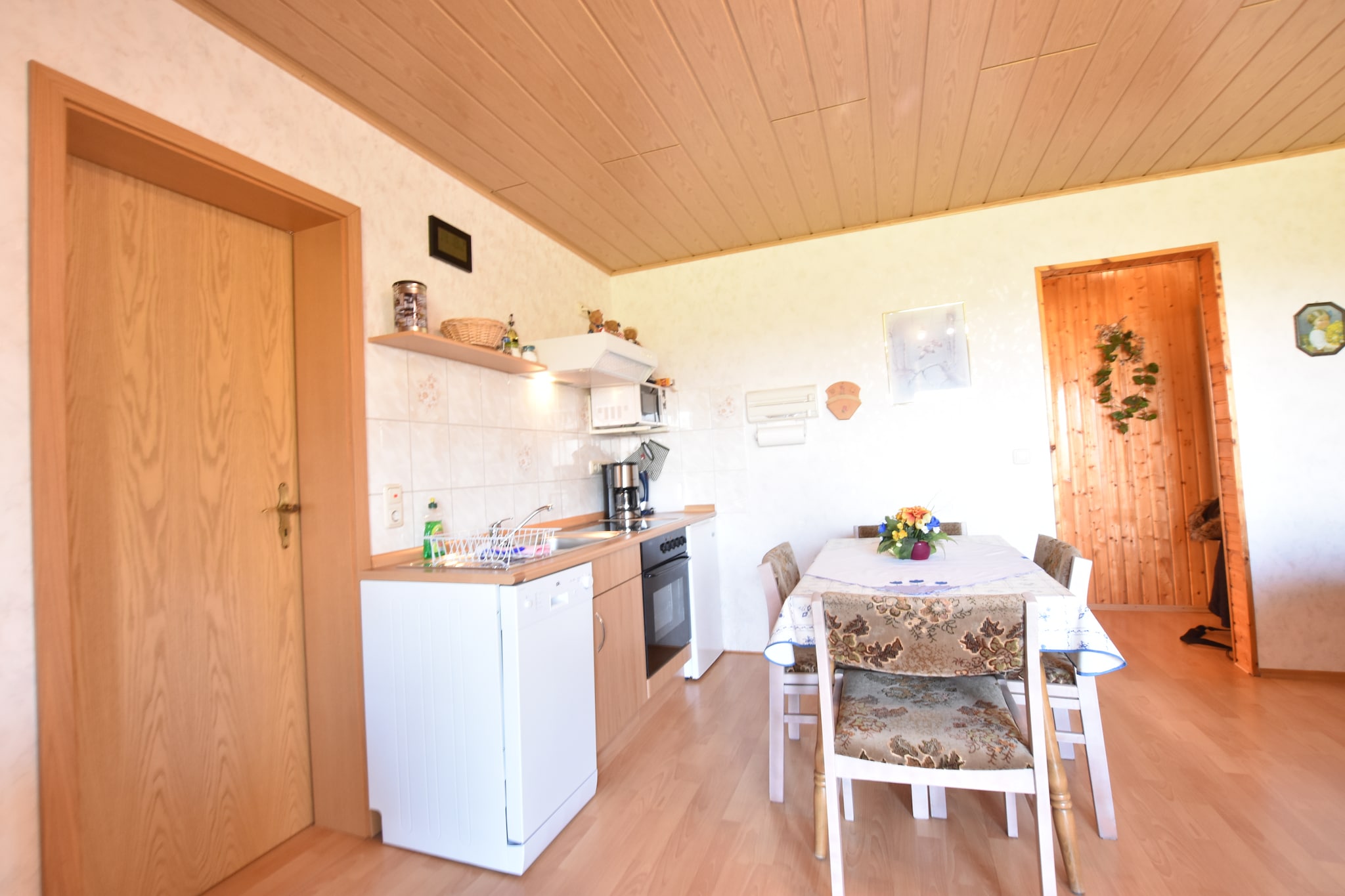 On the 1st floor: (Entrance(acces via outside stairway), Entrance, open kitchen(dining table(4 persons), electric kettle, toaster, cooker(4 ring stoves, ceramic), hood, coffee machine, oven, microwave, dishwasher, fridge(+ freezer)), open kitchen(dining table(4 persons), electric kettle, toaster, cooker(4 ring stoves), hood, coffee machine, oven, microwave, dishwasher, fridge(+ freezer)), Living/bed room(single sofa bed, TV(satellite), seating area, radio, CD player), Living/bed room(single sofa bed, TV(satellite), seating area, radio, CD player), bedroom(double king size bed, children\'s bed), bedroom(2x single bed), bedroom(double king size bed, children\'s bed), bedroom(2x single bed), bathroom(shower, washbasin, toilet, hairdryer), bathroom(shower, washbasin, toilet, hairdryer), 2x balcony, 2x heating, 2x stair gate)\n\ntumble dryer(shared with other guests, paid), washing machine(shared with other guests, paid), terrace(private, roofed), garden(fenced), bicycle storage, BBQ, parking, trampoline, deckchairs, sand pit, play equipment, slide, bicycles available(paid)