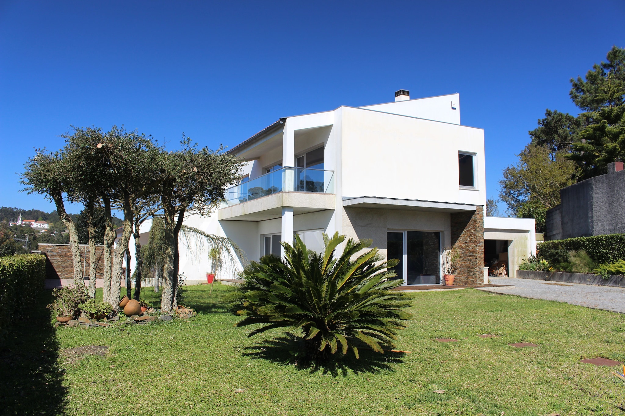 An optional utilities and service fee of EUR 75,00 will be charged before your arrival. Details are given below.<br> Enjoy luxury at this 2 bedrooms modern villa in Viana do Castelo, which can accommodate 4 guests. Perfect for couples on a romantic getaway, this home has a landscaped garden to relax. This accommodation is located within short driving distance from the beautiful sandy beach of Castelo do Neiva. The city center of Viana do Castelo is only 10 minutes' drive away. Cities worth a visit, like Braga, GuimarÃ£es, Caminha, ValenÃ§a, Ponte de Lima, and Barcelos, as well as the Peneda GerÃªs National Park, are within one hour drive. This villa has a spacious, bright living room with wood-stove, a large, fully equipped kitchen with a dining area, and a bathroom on the ground floor. On the first floor are two large bedrooms, each with ocean-view balconies. An evening can also be spent enjoying the barbecue on the lovely terrace, equipped with garden furniture. Porto Airport is at a short drive of 30 minutes. <br><b> Optional Utilities & Service Package </b><br><b> An optional utilities and service package of EUR 75,00 </b> can be selected prior to your arrival. You will receive a separate communication with the payment link should you wish to include it.<br>This package ensures a seamless stay and conveniently covers services such as final cleaning, utility consumption, service support, and protection against minor damages or incidental costs during your stay.<br>Guests who prefer may manage these services independently, provided the property is returned in good order at check-out.