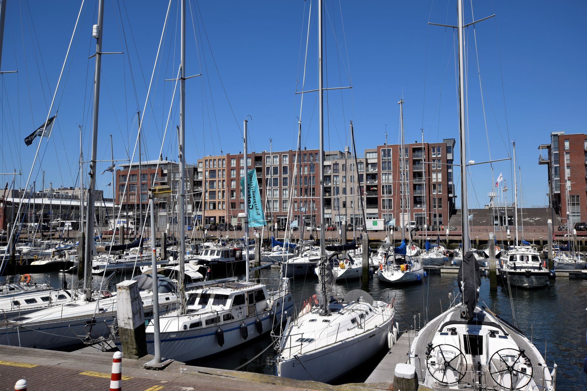 Modernes Appartement in Den Haag mit Yachthafen-Blick