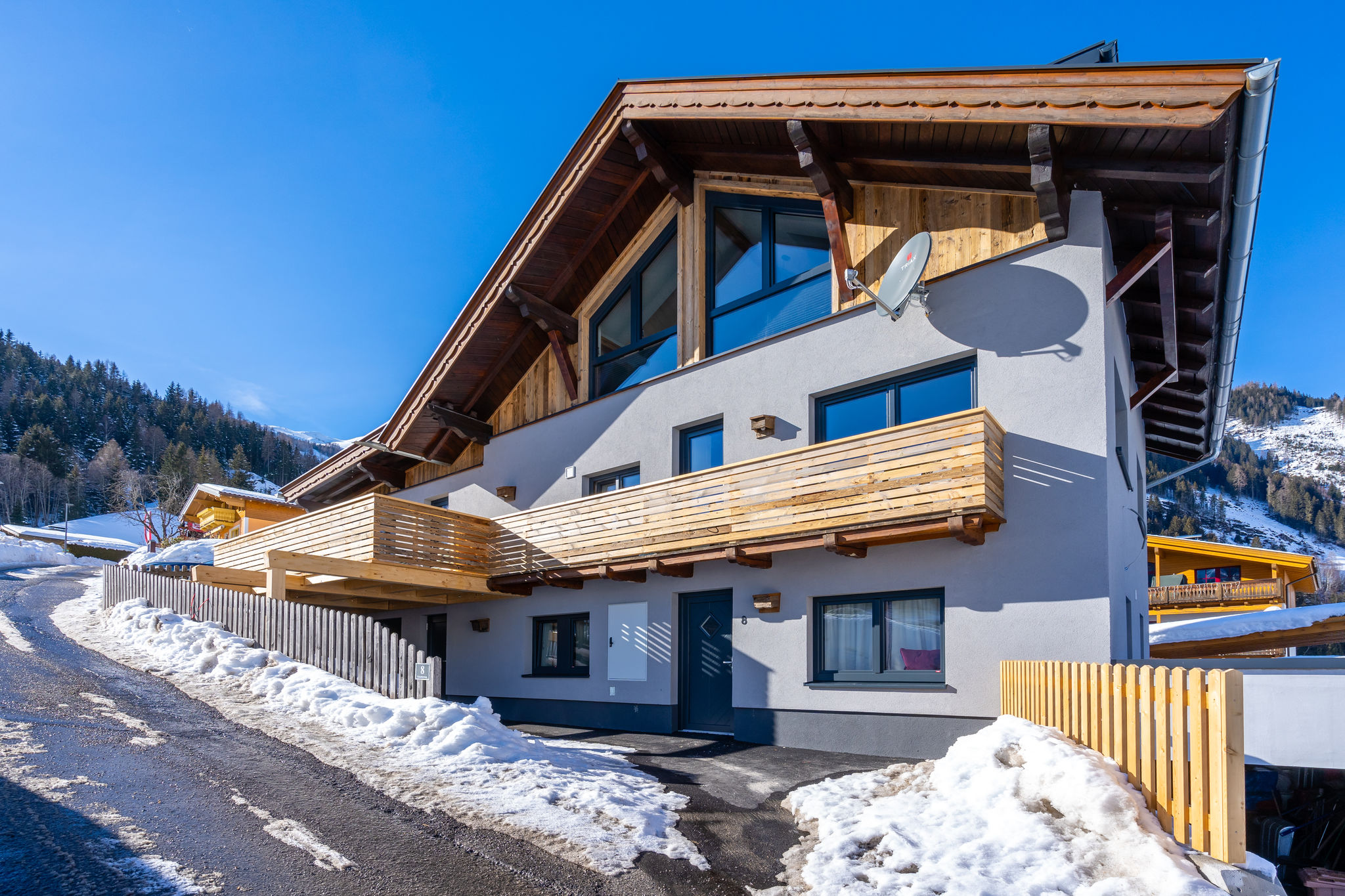 Großes freistehendes Haus direkt an der Piste - Ski-in-Ski-out