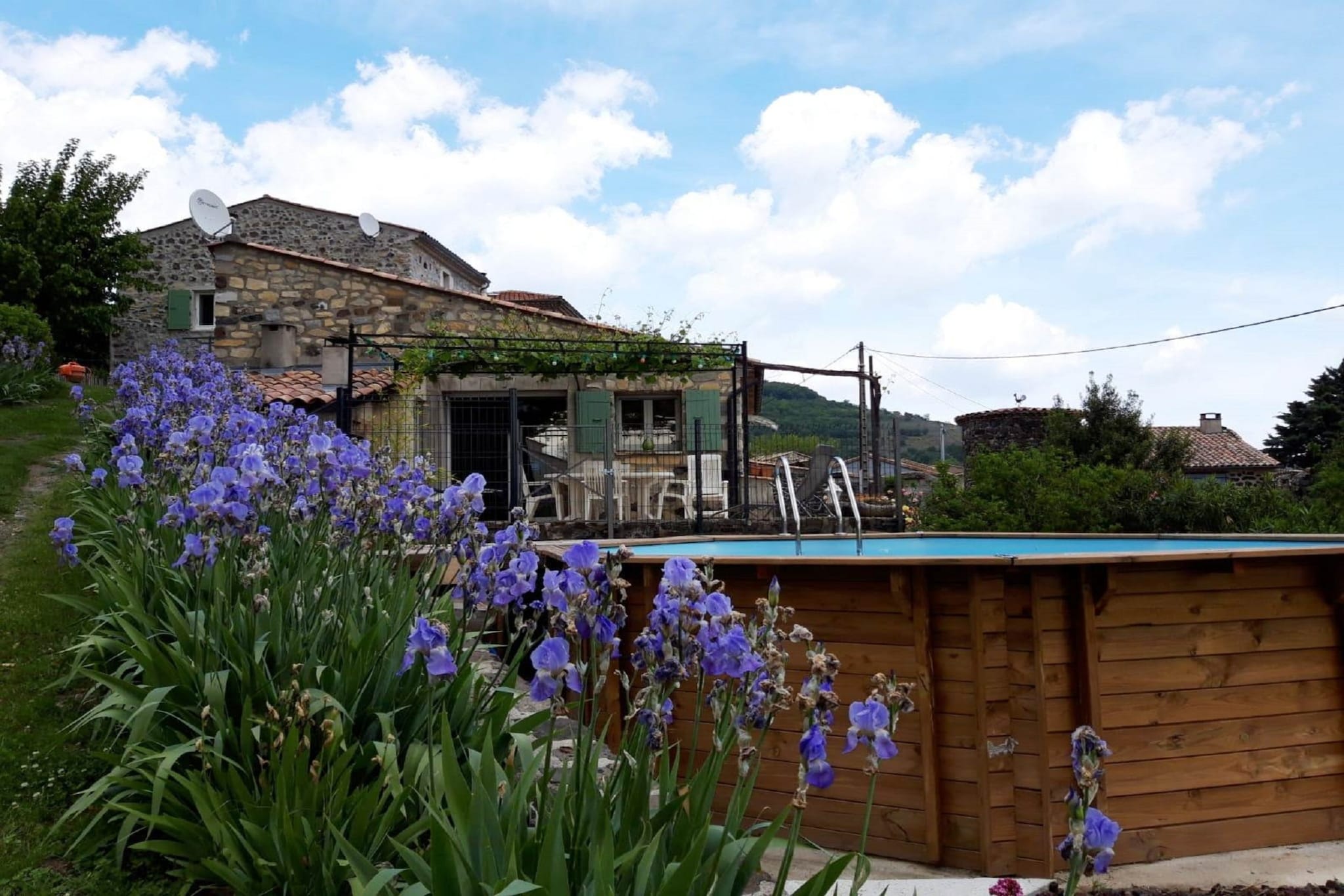 Maison de village-Exterior summer