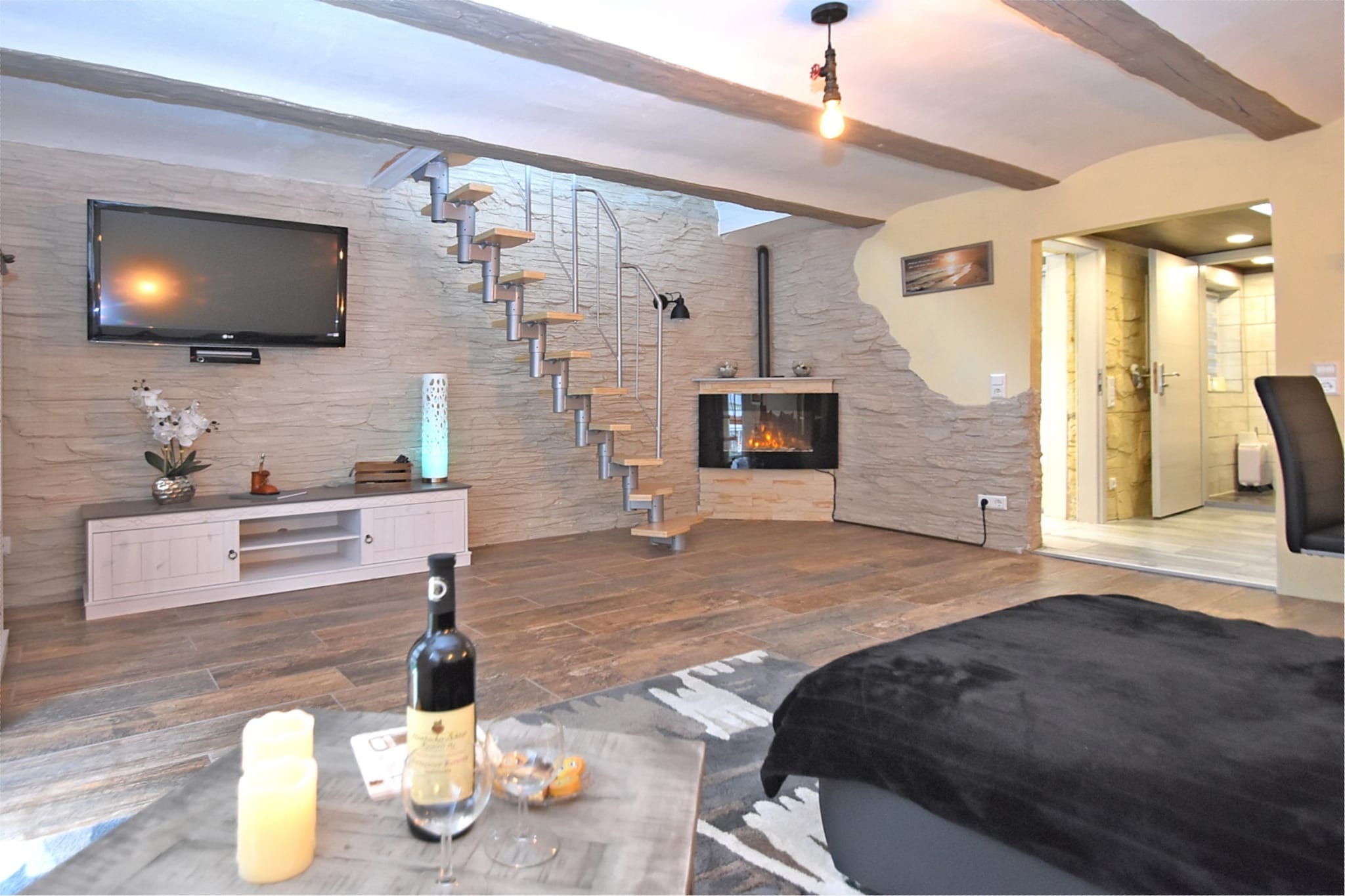 Ground floor: (Entrance, hall, Kitchen(electric kettle, toaster, cooker(4 ring stoves, ceramic, electric), coffee machine, oven, microwave, dishwasher, fridge-freezer), Living/diningroom(TV(flatscreen, satellite), decorative fireplace, DVD player, radio, stereo unit), bathroom(shower(walk-in shower), washbasin, toilet, hairdryer))\n\nAttic: (bedroom(double bed))\n\nconservatory(seating area), cot, heating(central, floor heating), terrace(private), garden(shared with the the owner and other guests, 300 m2), garden furniture, BBQ(on request), deckchairs, parasol, play equipment, party games, toys