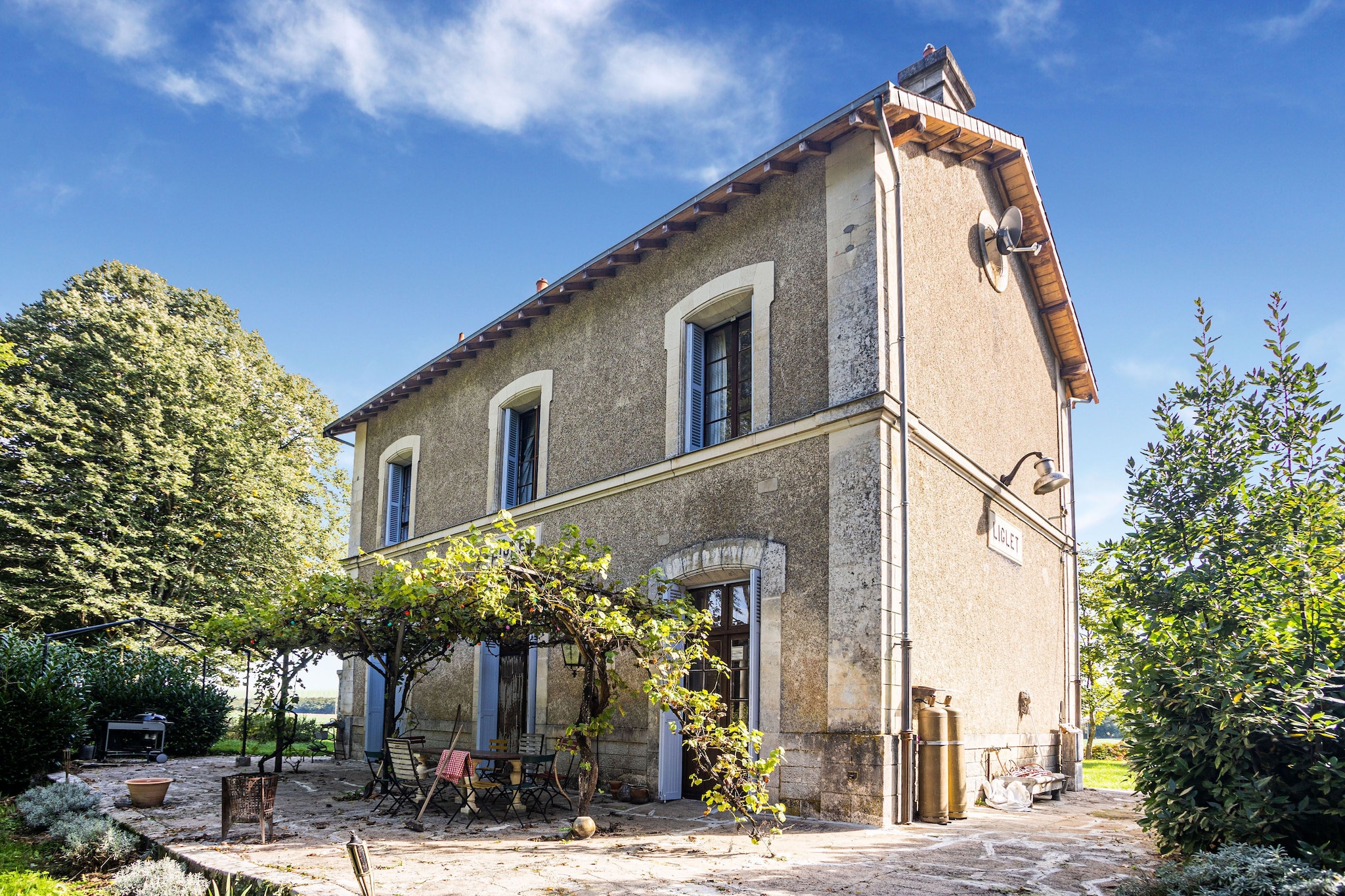 Exterior Summer