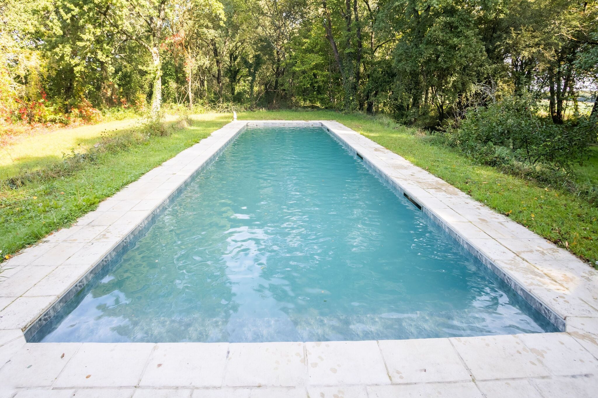 Rustikale Villa in Liglet Frankreich mit Swimmingpool