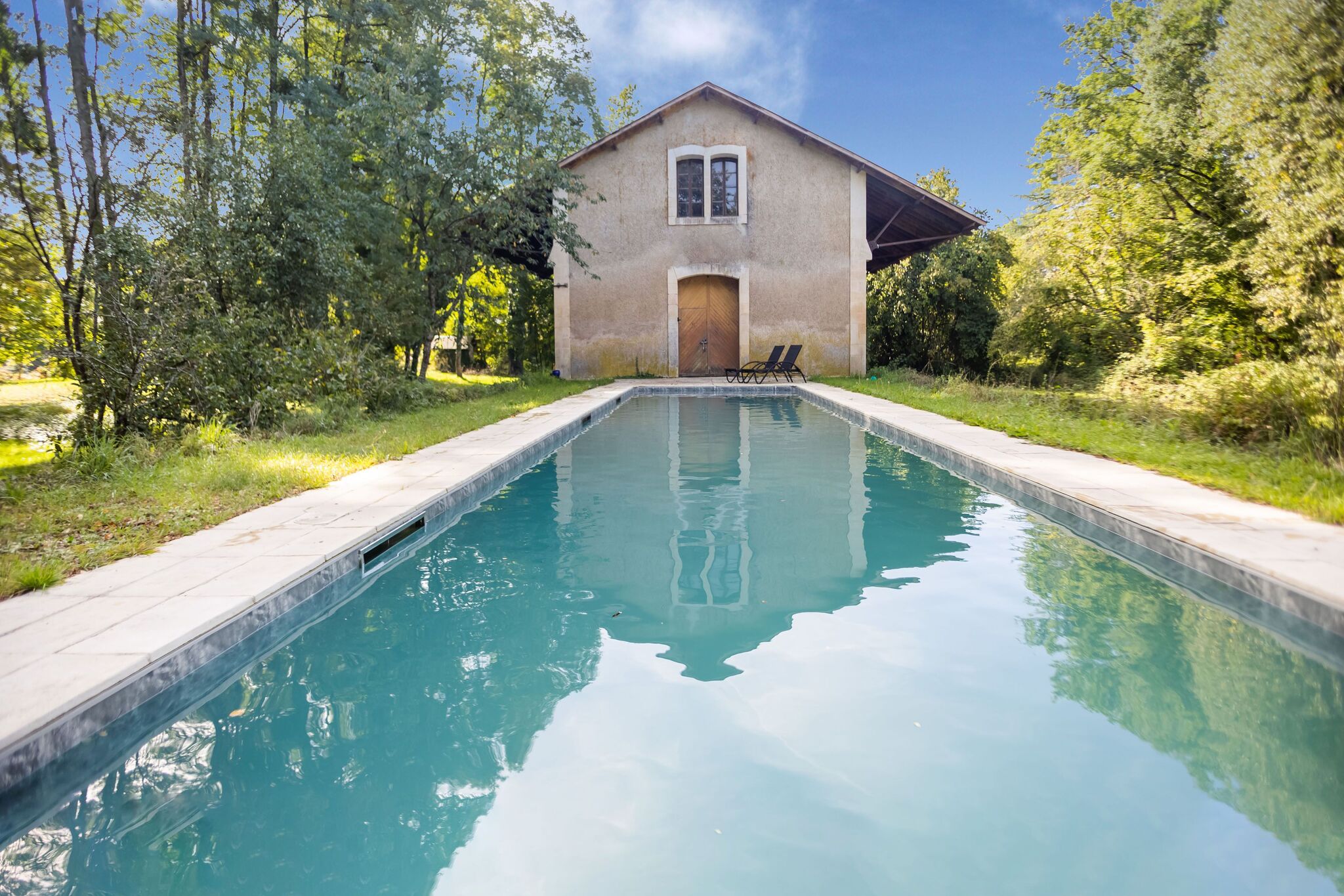 Demeure rustique à Liglet France avec piscine