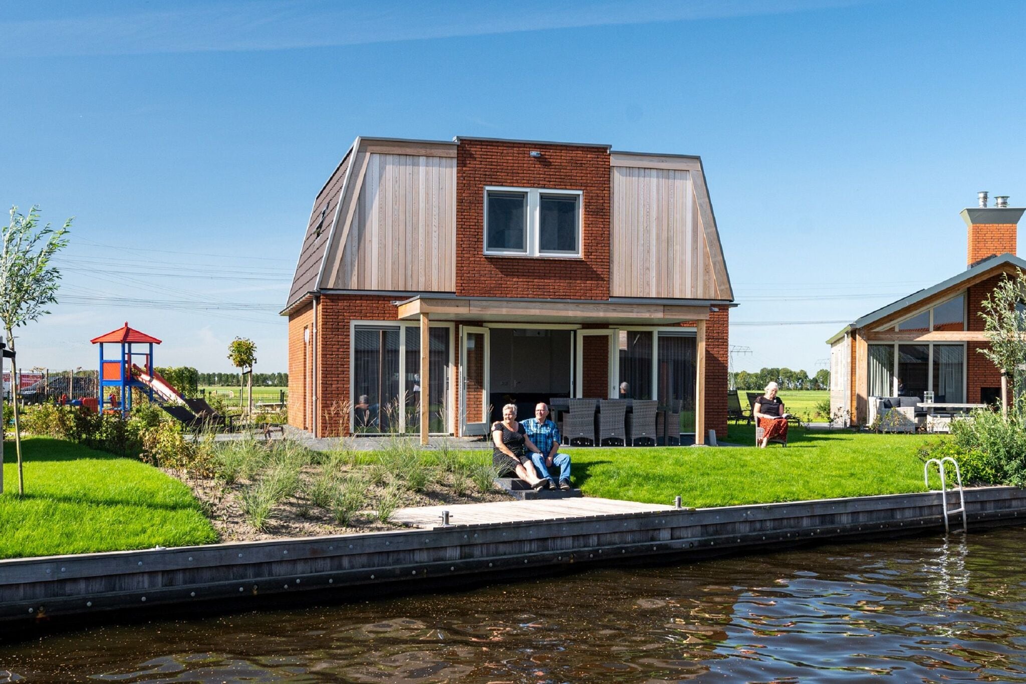 Ferienhaus mit Steg in der Nähe von Sneekermeer