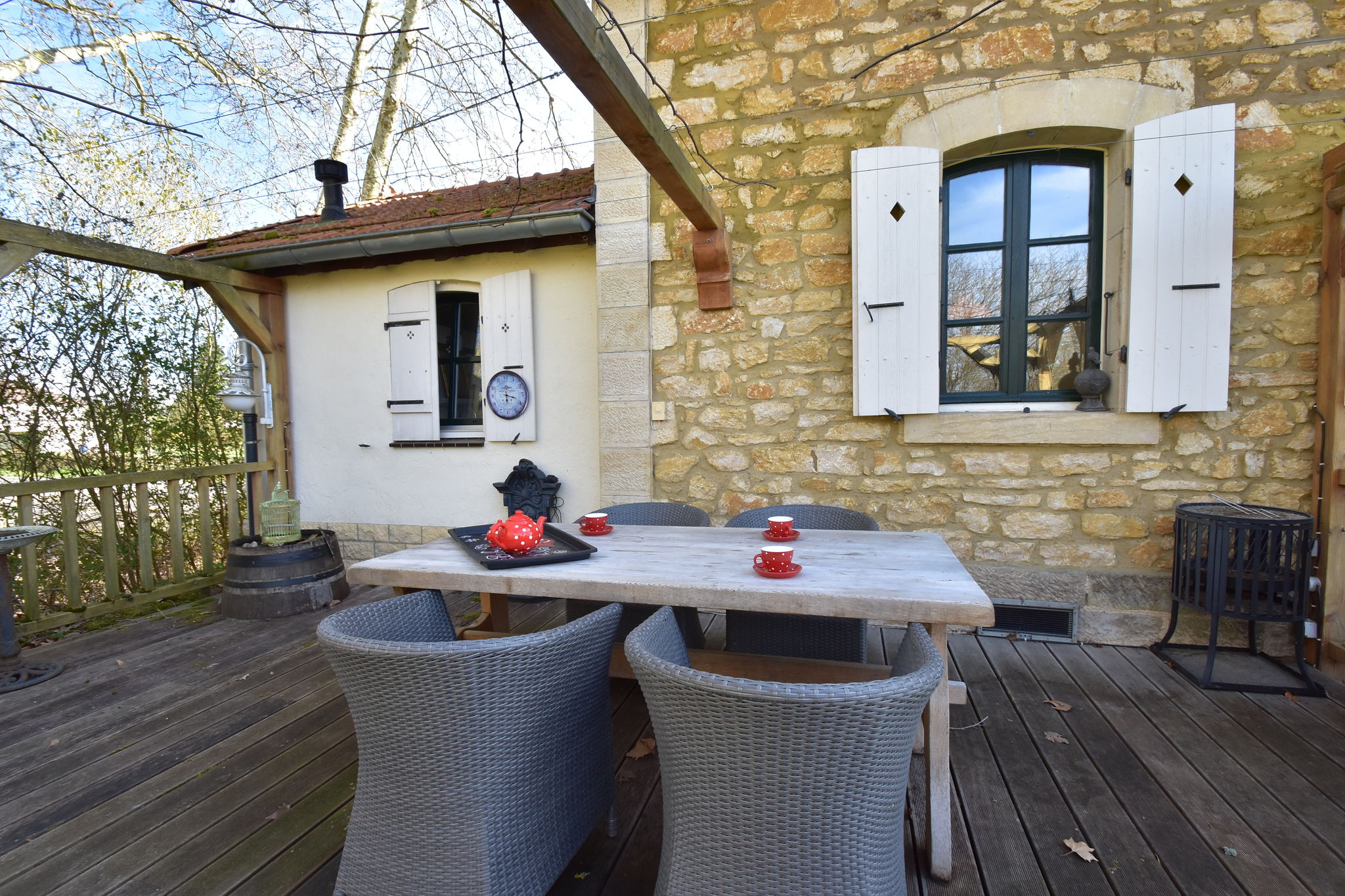 Inviting Holiday Home in Montaron with Garden