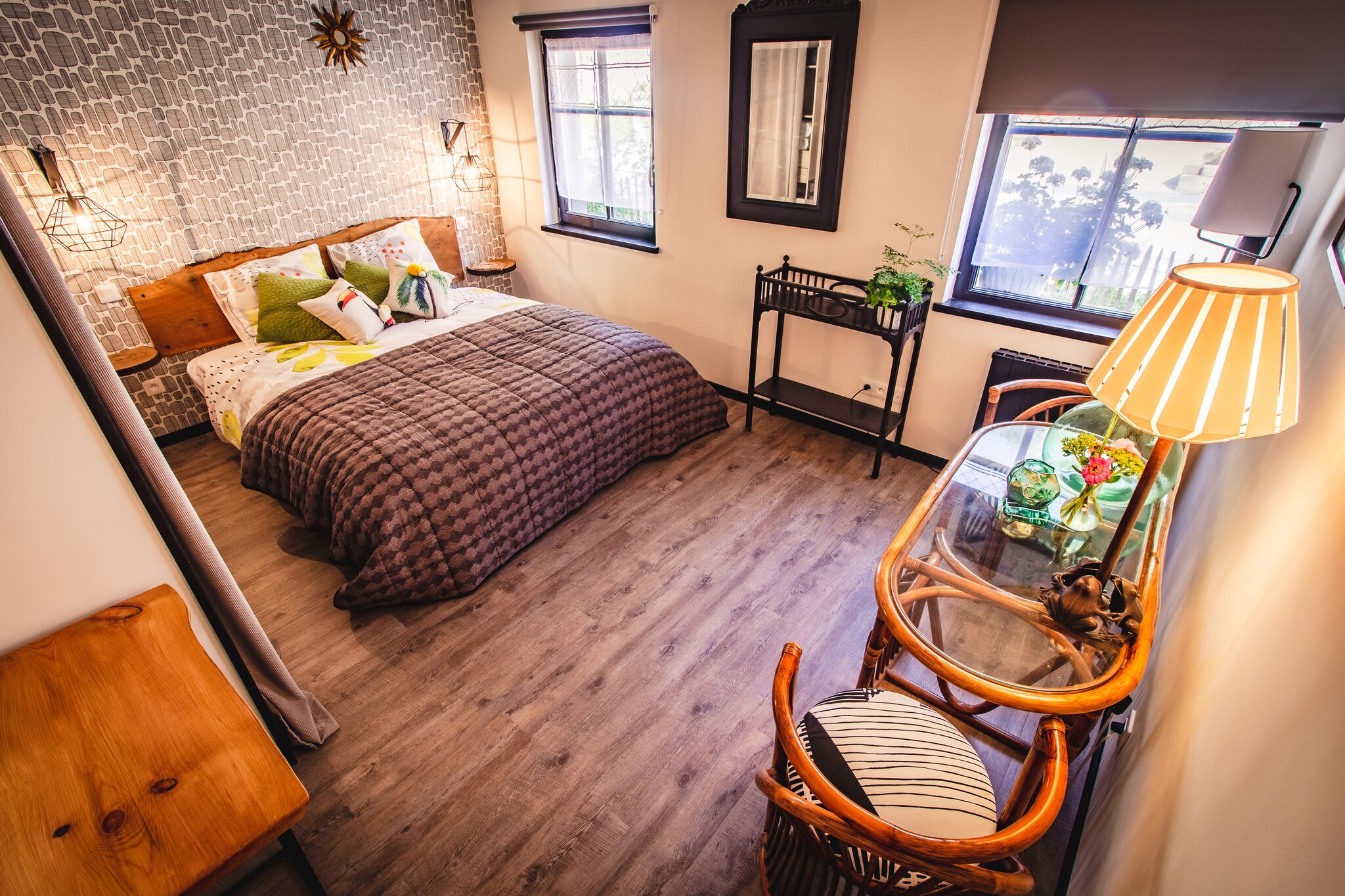 Kitchen(electric kettle, toaster, cooker(induction), coffee machine(filter, pads), oven, microwave, dishwasher, fridge, freezer), Living/diningroom(double sofa bed(160 x 190 cm), TV(satellite)), bedroom(double bed(160 x 200 cm)), bedroom(single bed(90 x 200 cm), single bed(90 x 200 cm)), bathroom(shower, washbasin, washbasin, hairdryer), toilet, grill, tumble dryer, washing machine, terrace(roofed), garden(private, fenced), garden furniture, garden furniture, deckchairs, play equipment, lounge set