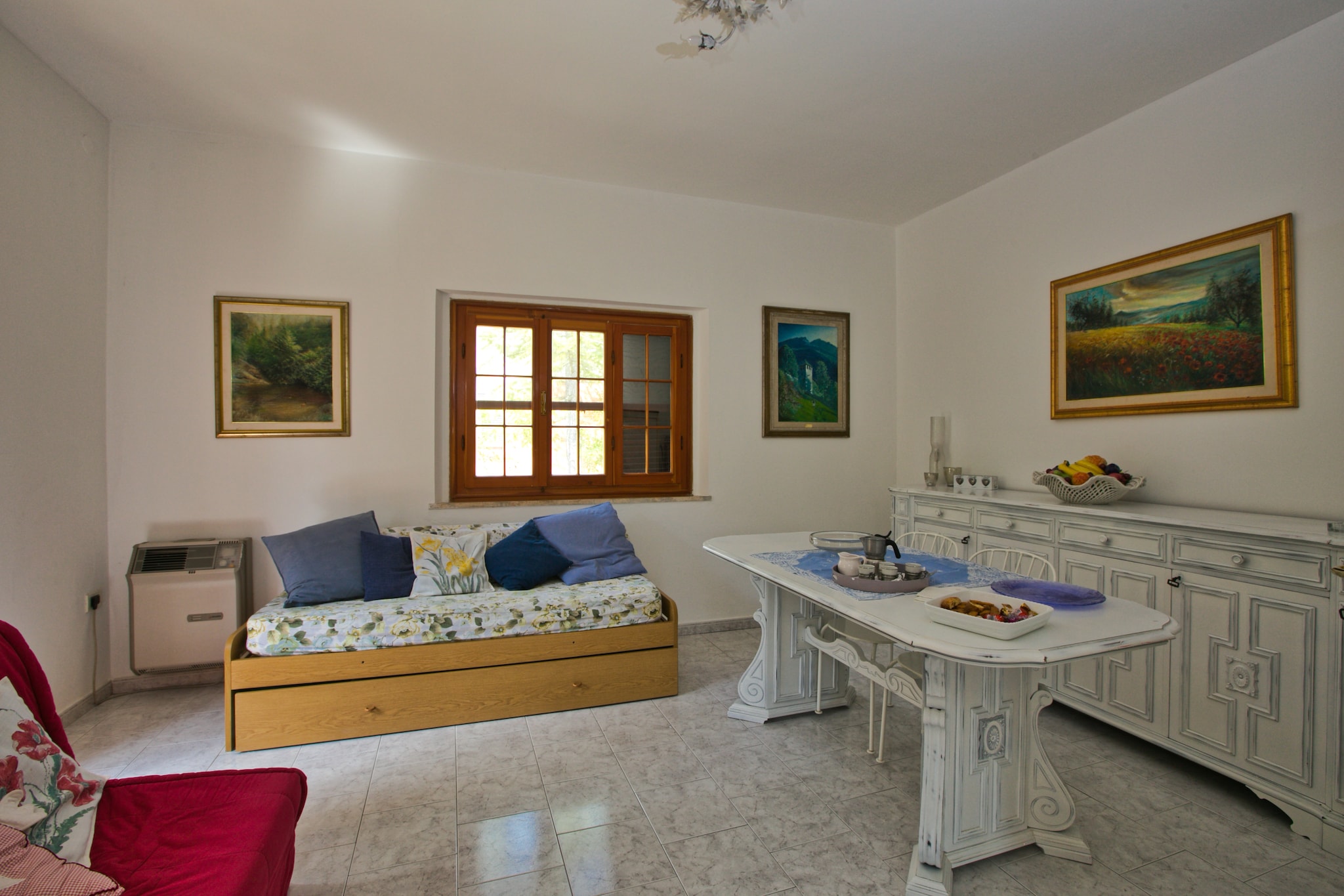 On the 1st floor: (Large kitchen(TV(satellite), dining table, fireplace, dishwasher, fridge(+ freezer)), bedroom(double bed), bedroom(bunk bed), bathroom(shower, washing machine))\n\ngarden, BBQ